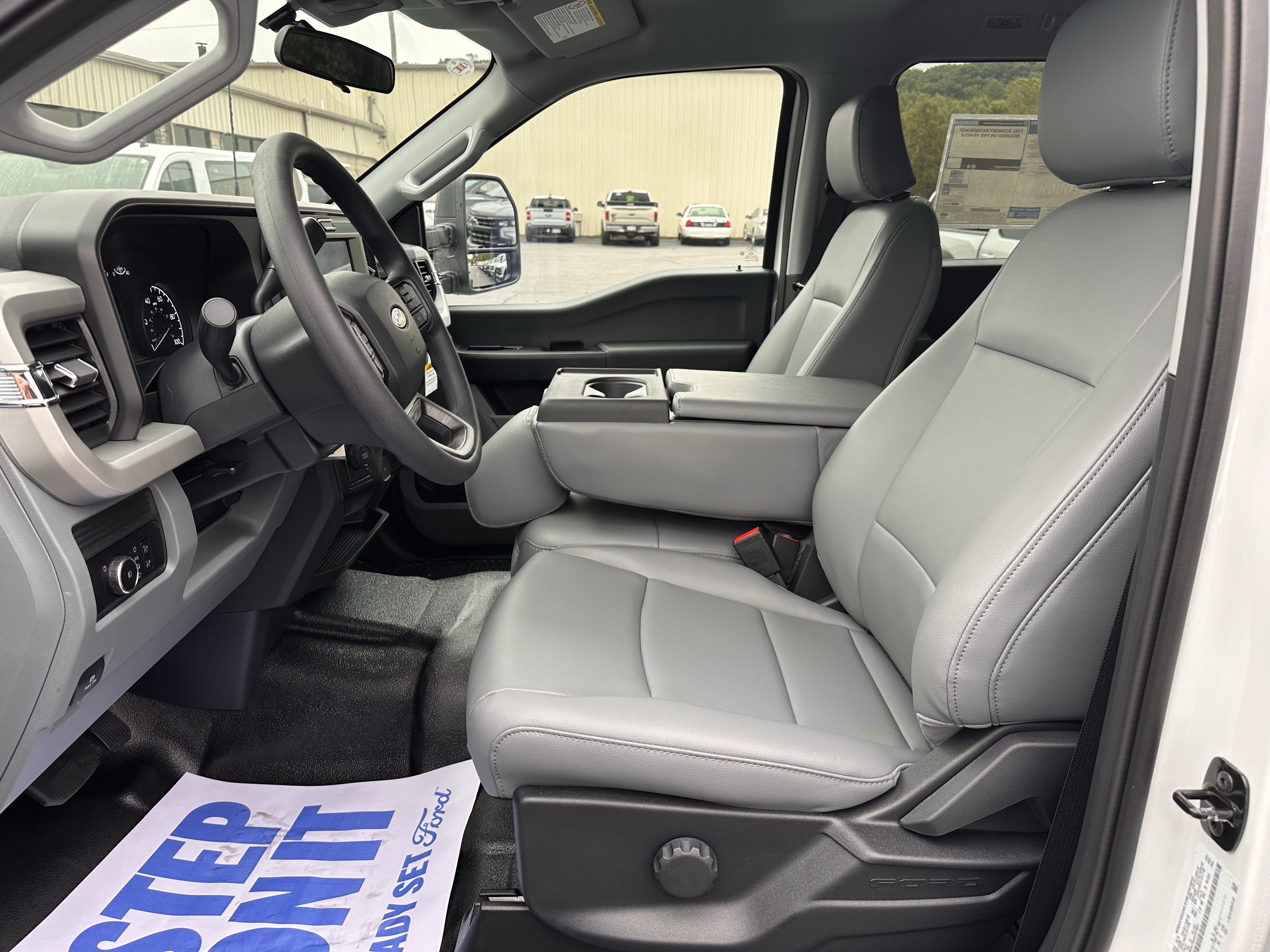 2027 Ford Super Duty F-350 DRW XL