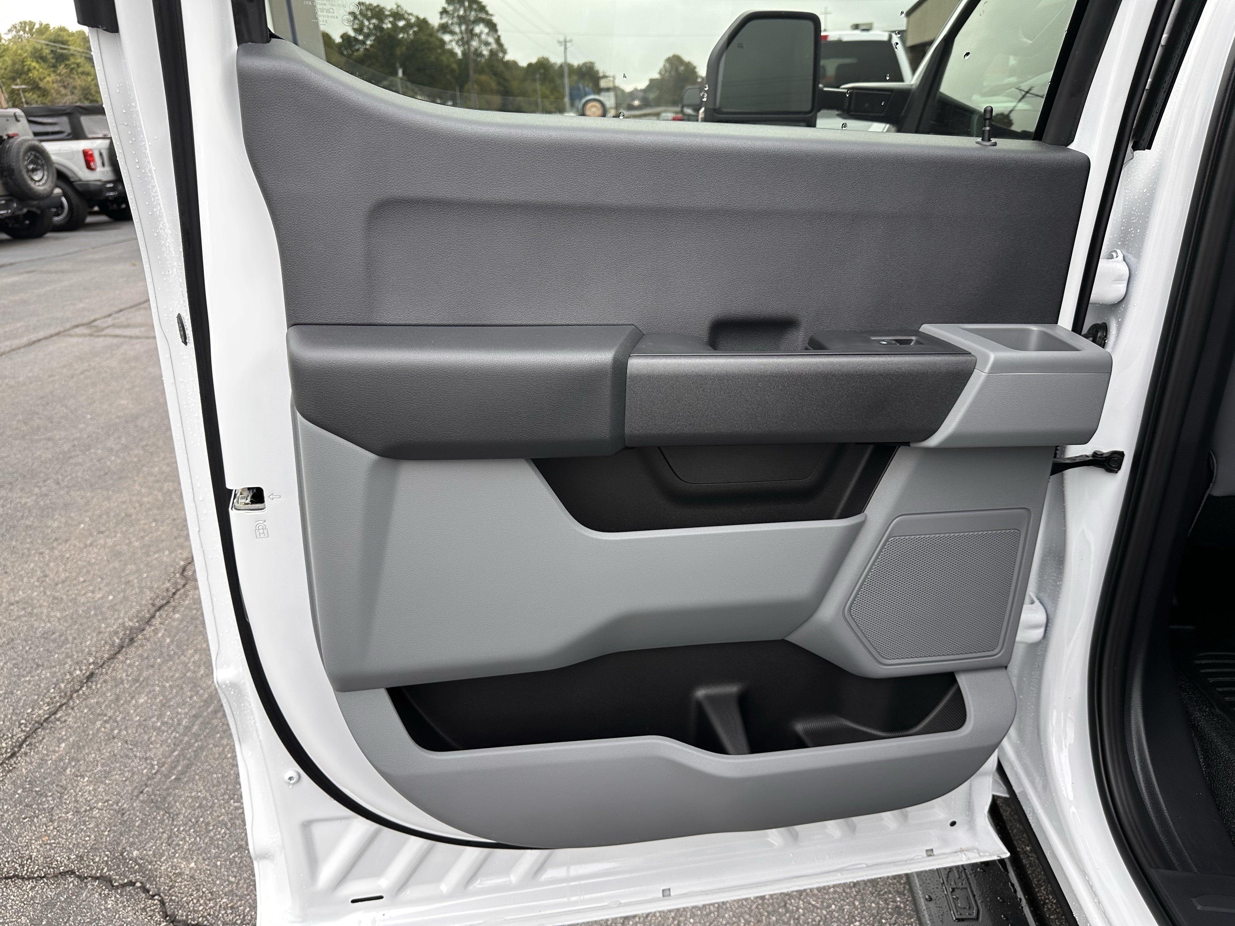 2027 Ford Super Duty F-350 DRW XL