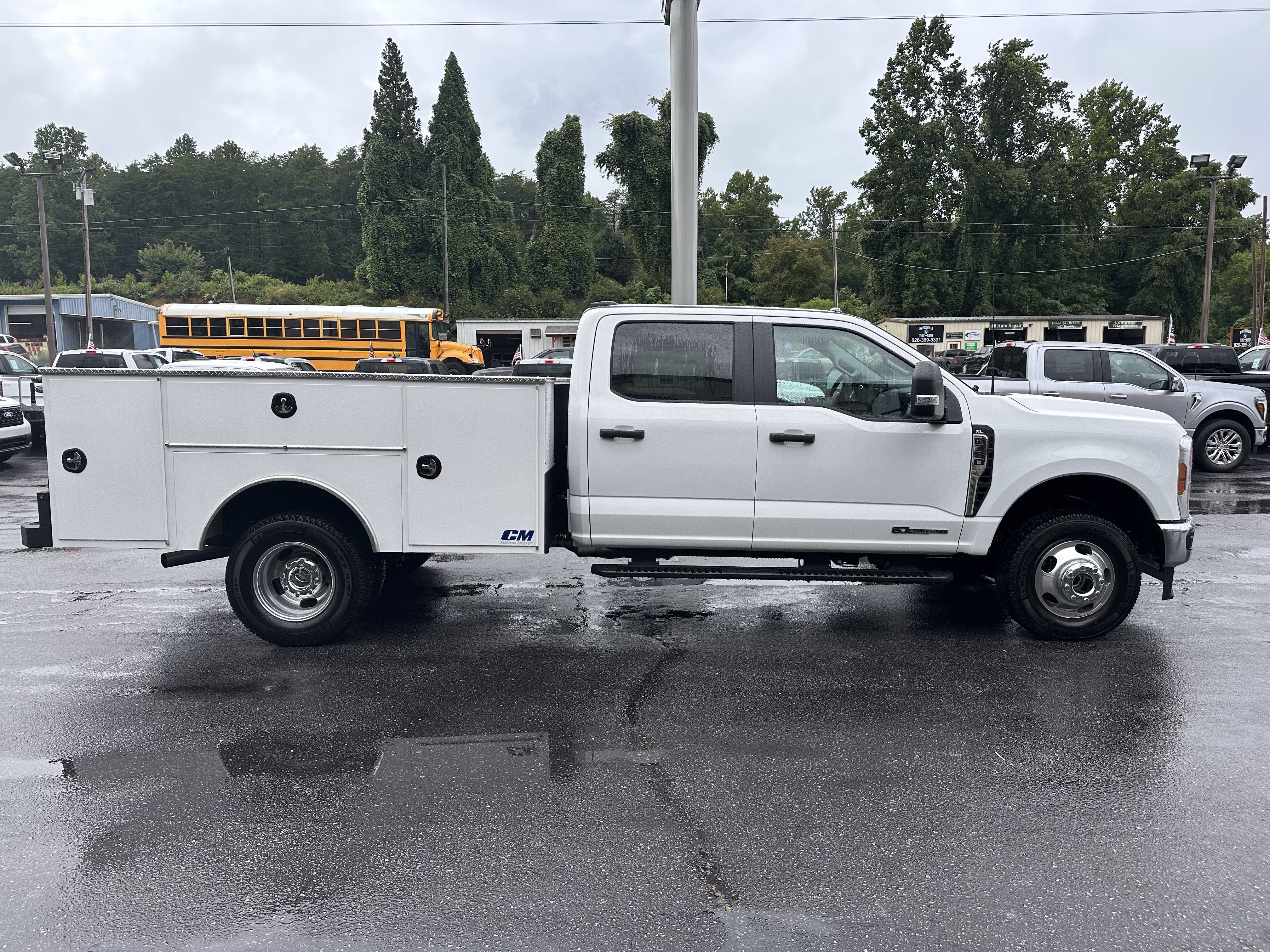 2026 Ford Super Duty F-350 DRW XL Service Body