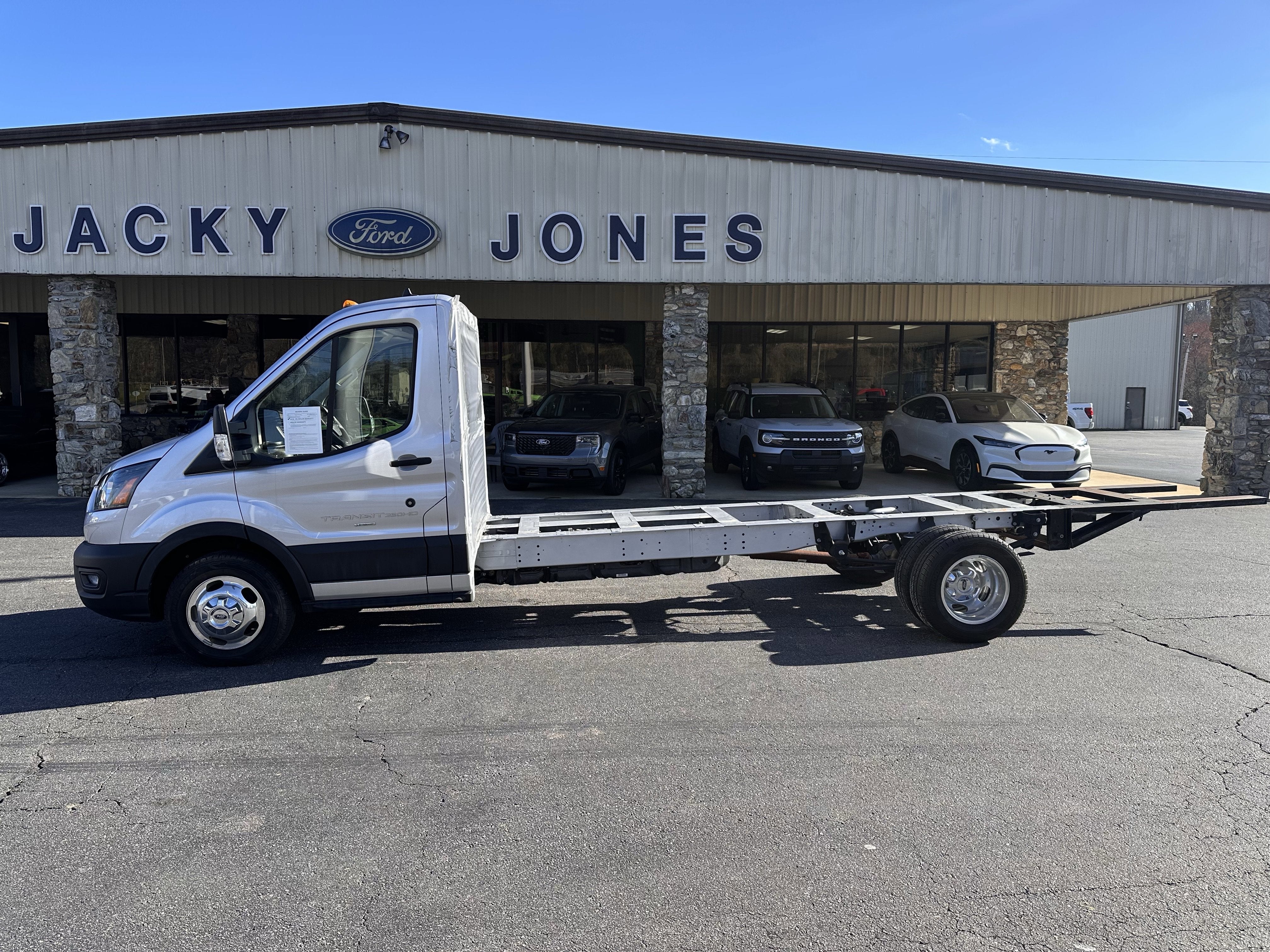 2022 Ford Transit LR Cutaway Base