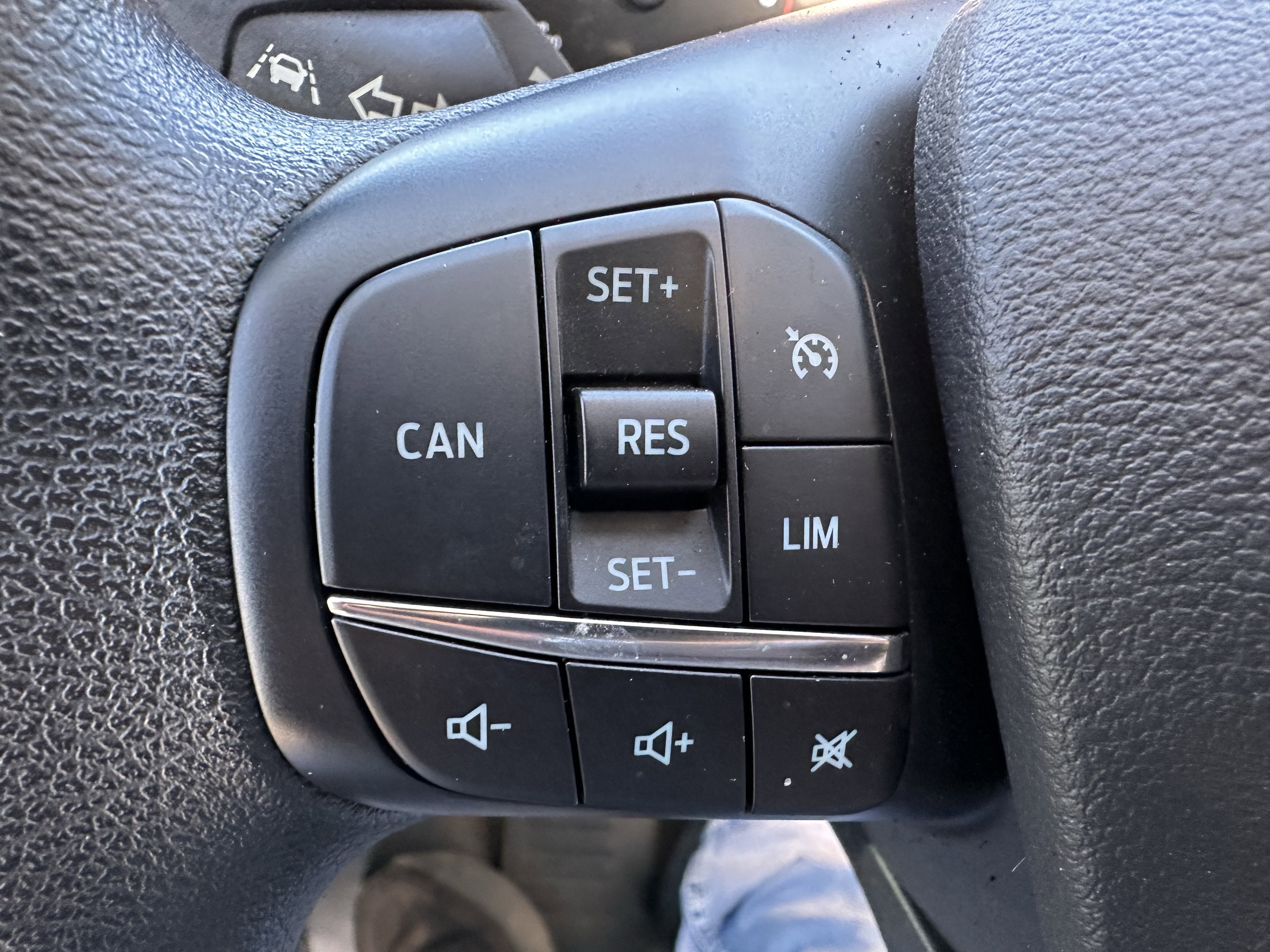 2022 Ford Transit LR Cutaway Base