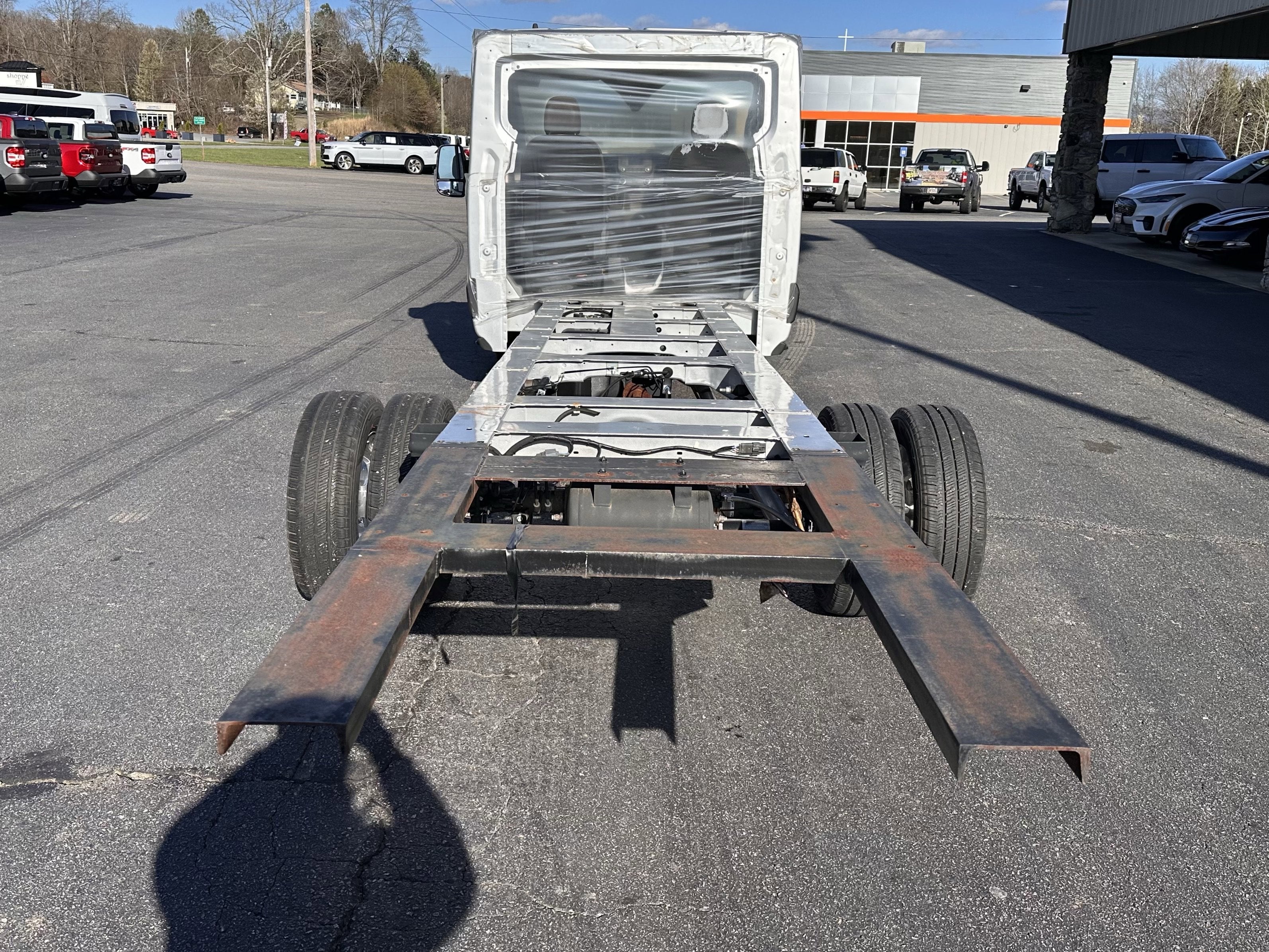 2022 Ford Transit LR Cutaway Base