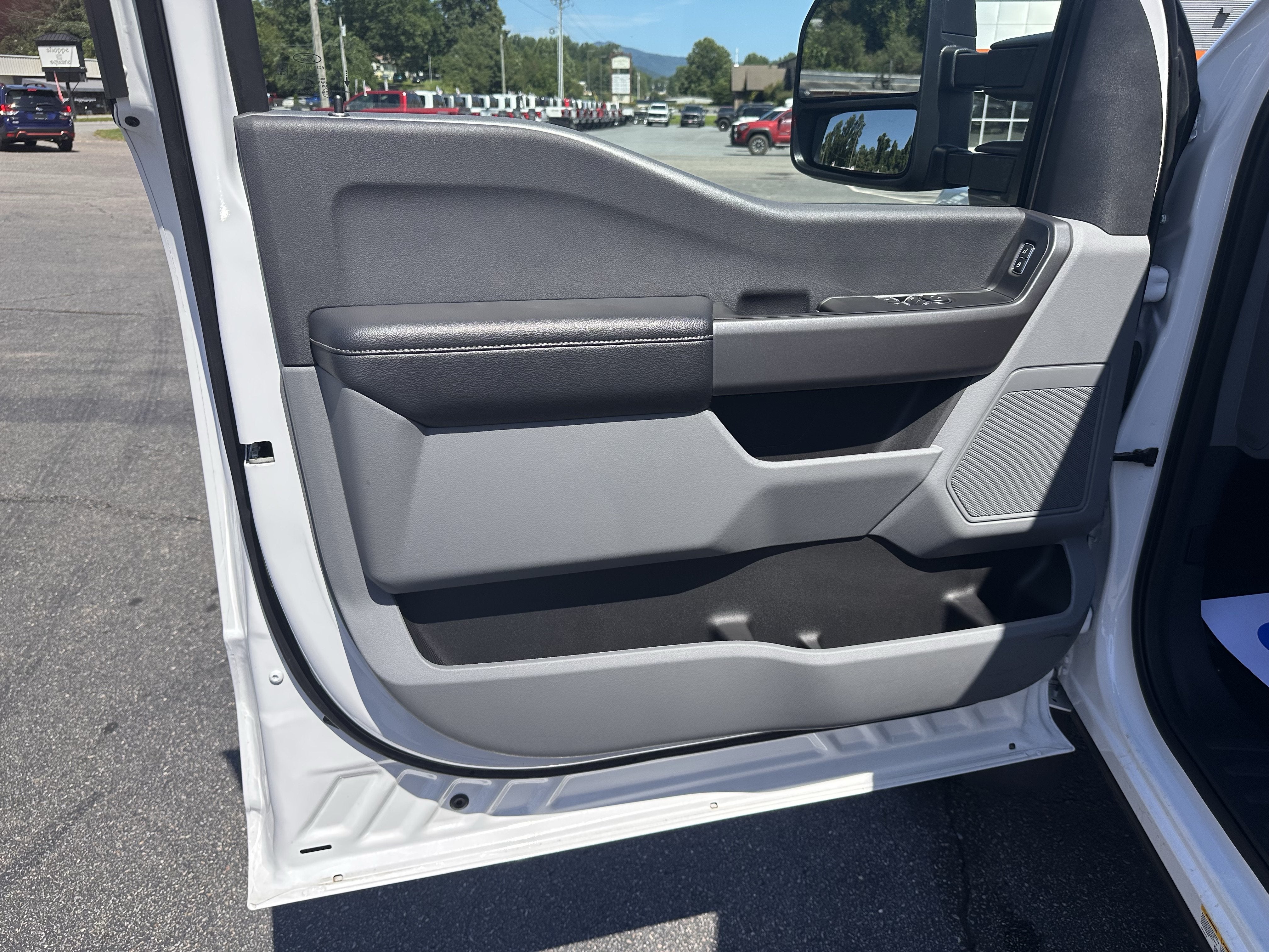 2026 Ford Super Duty F-600 DRW XL