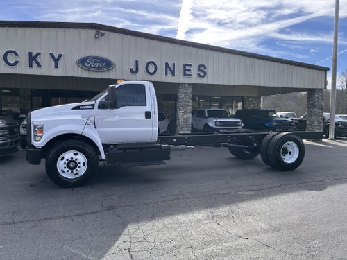 2024 Ford Super Duty F-650 XLT