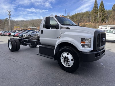 2024 Ford Super Duty F-650 XLT