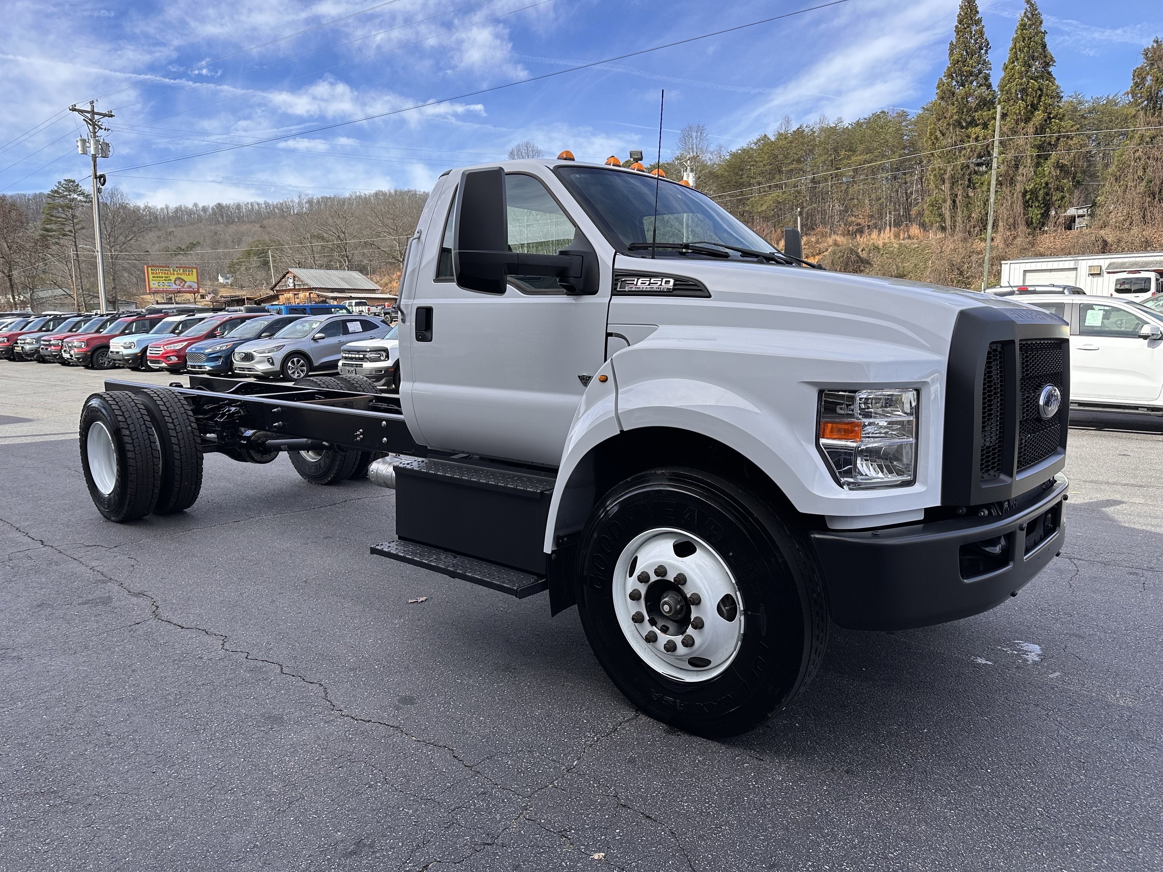 2024 Ford Super Duty F-650 XLT