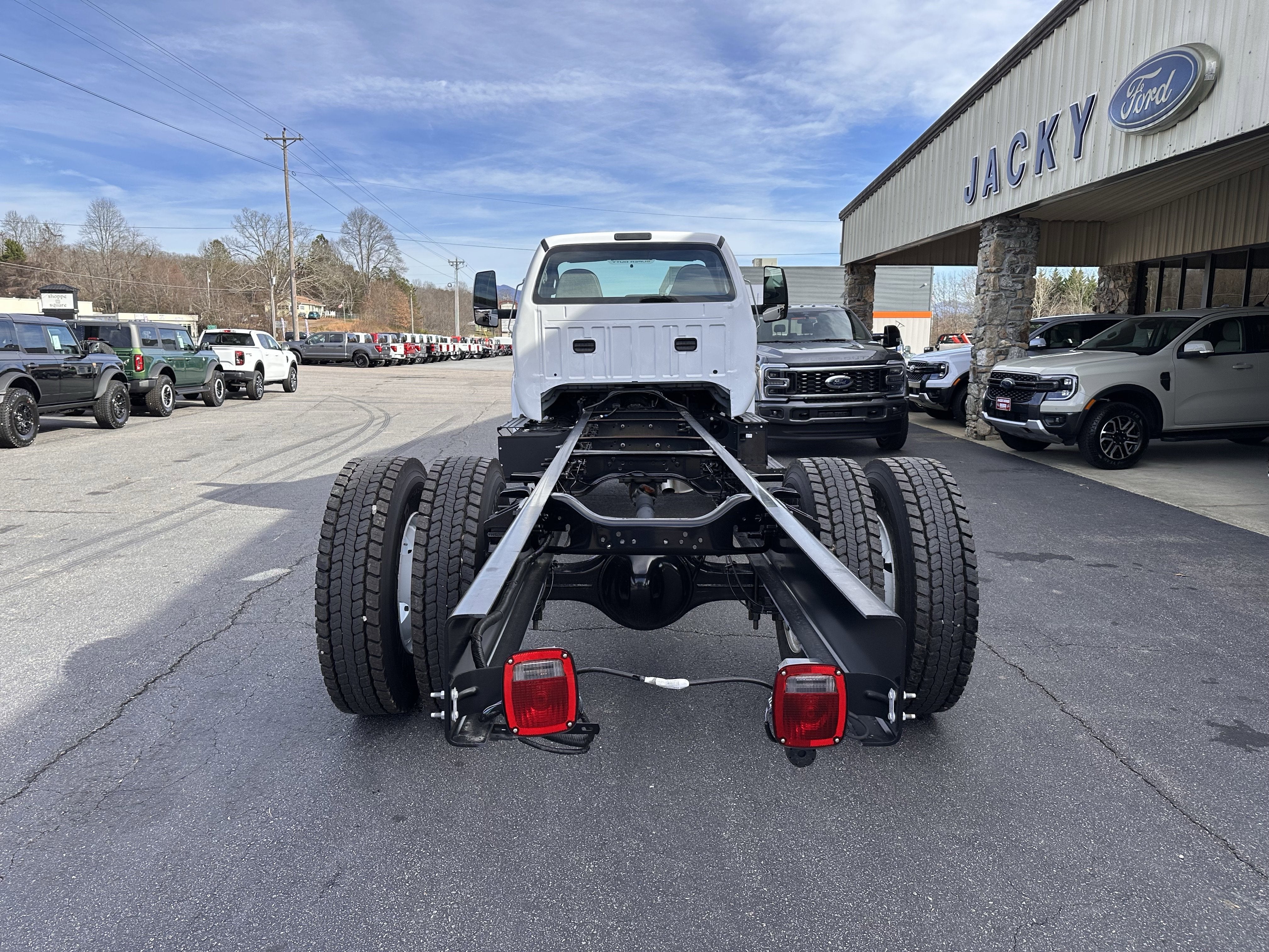 2024 Ford Super Duty F-650 XLT