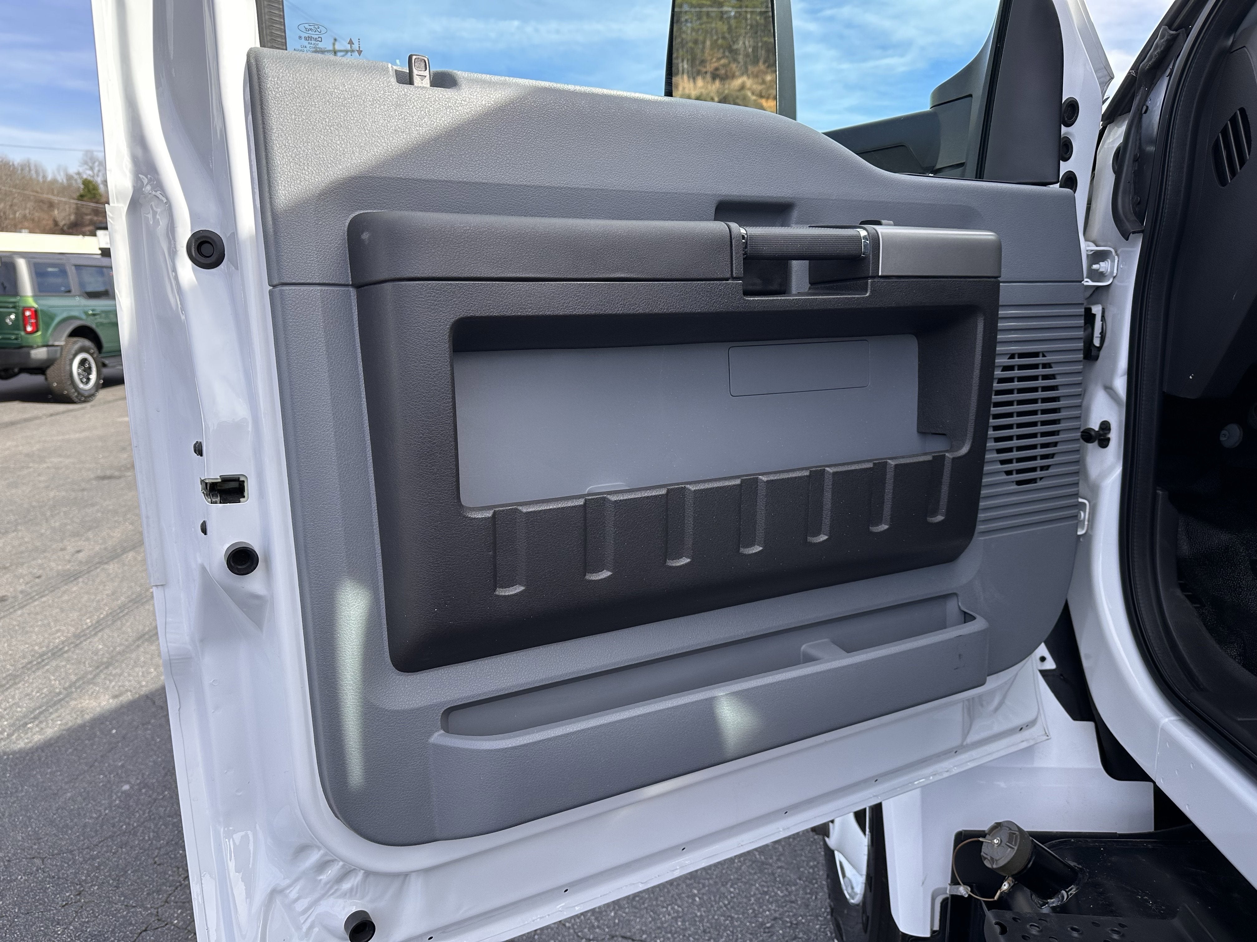 2024 Ford Super Duty F-650 XLT