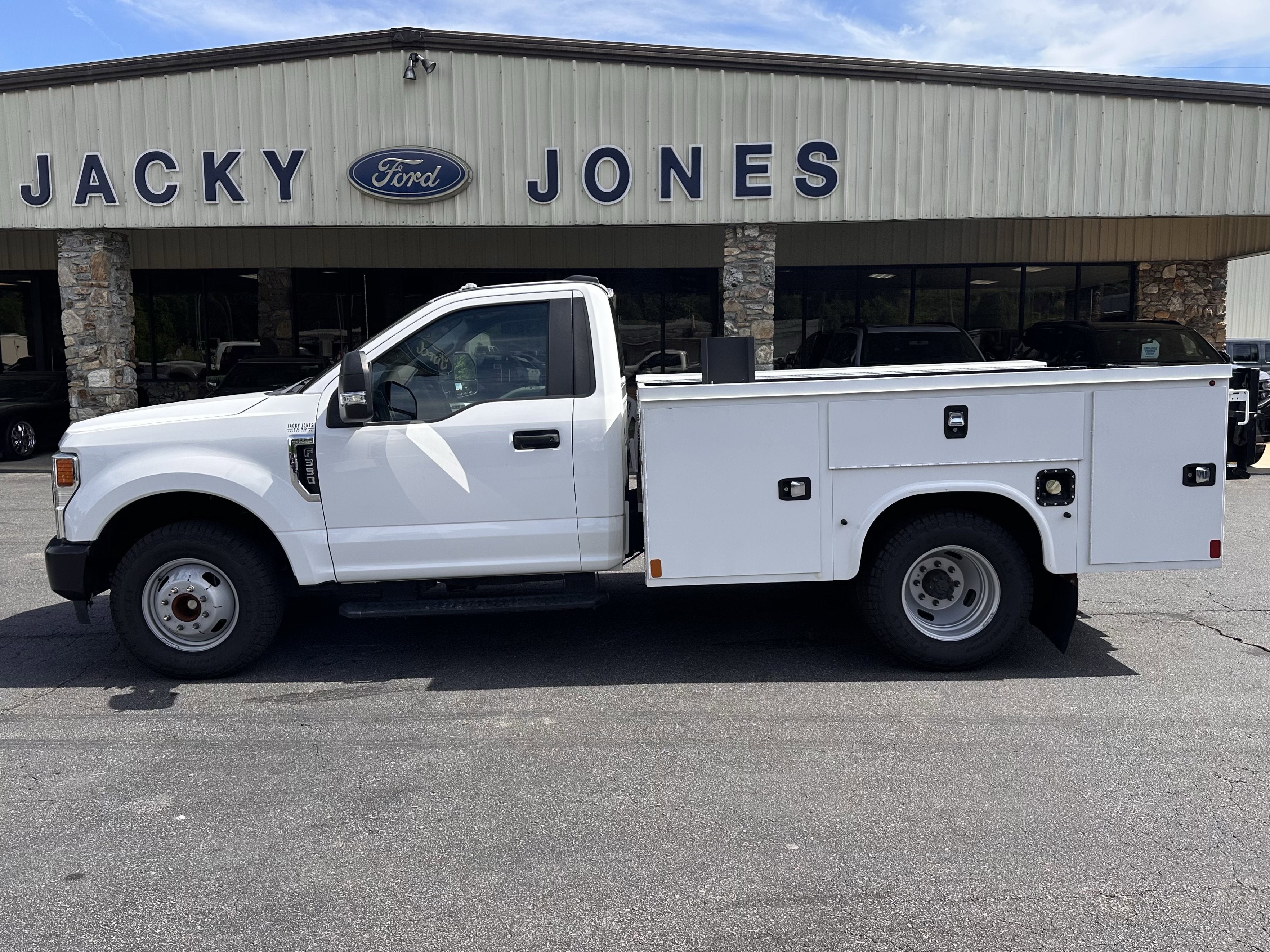 2022 Ford Super Duty F-350 XL 9ft Utility Body W/TommyLift
