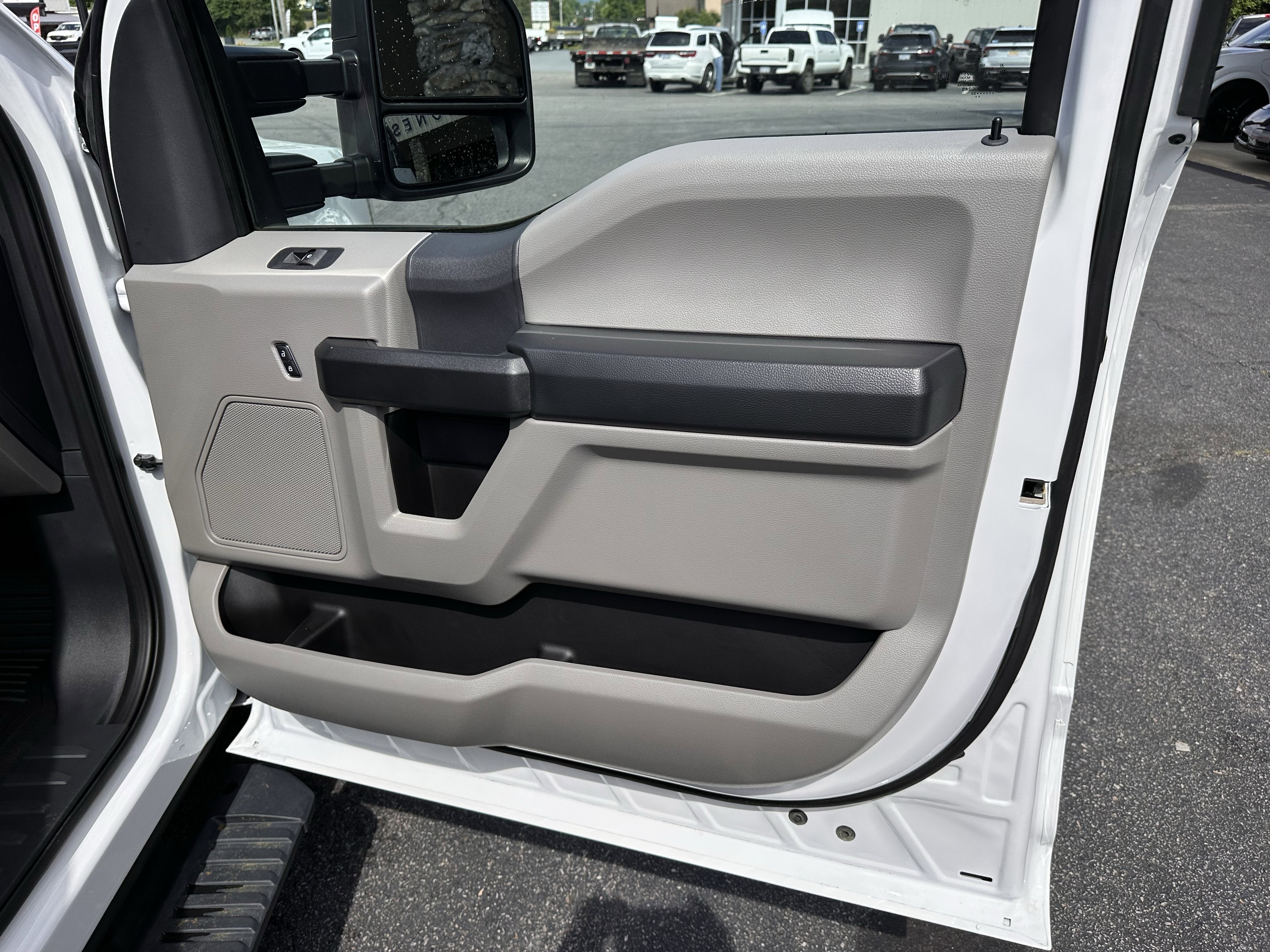 2022 Ford Super Duty F-350 XL 9ft Utility Body W/TommyLift
