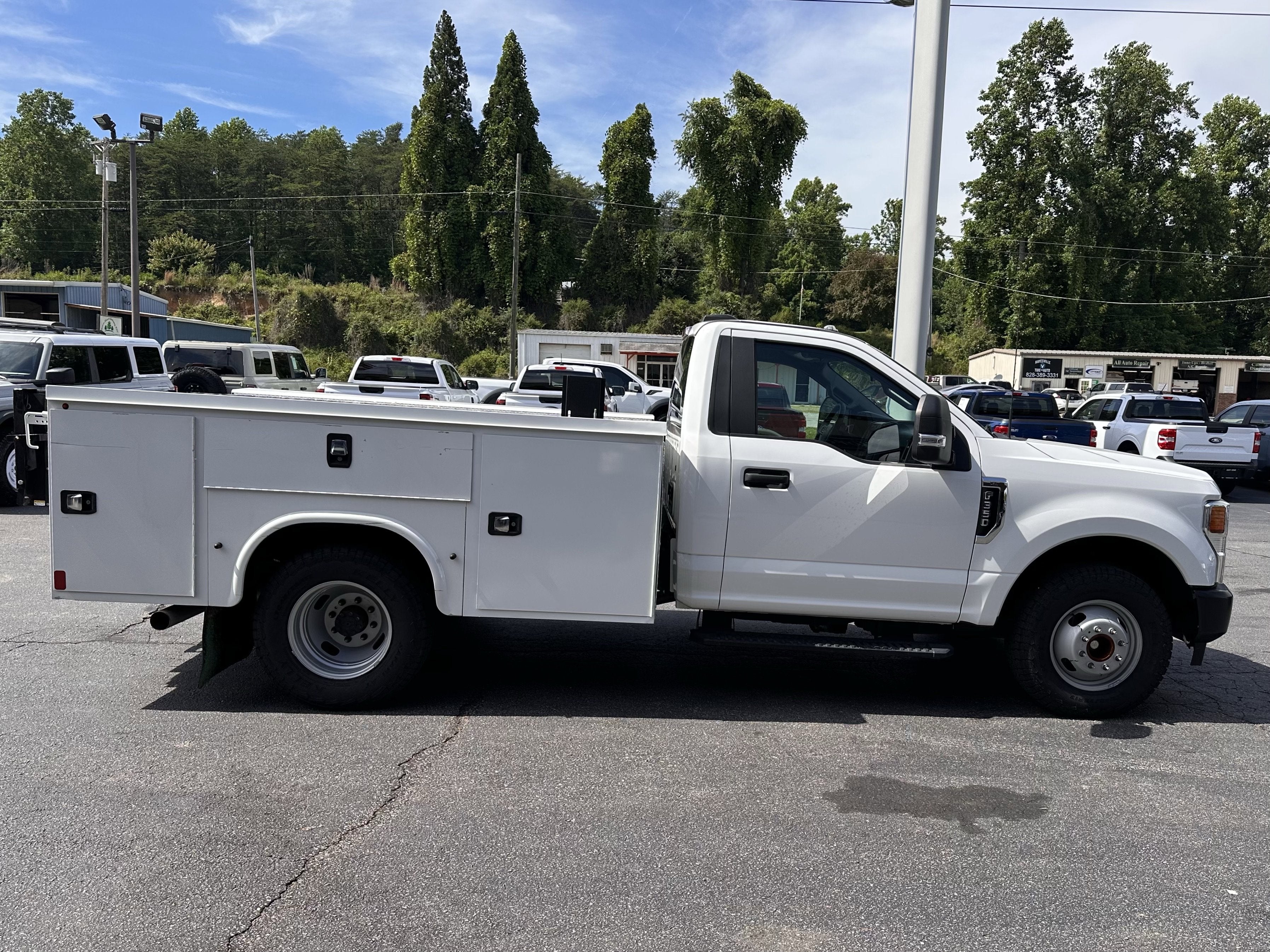 2022 Ford Super Duty F-350 XL 9ft Utility Body W/TommyLift