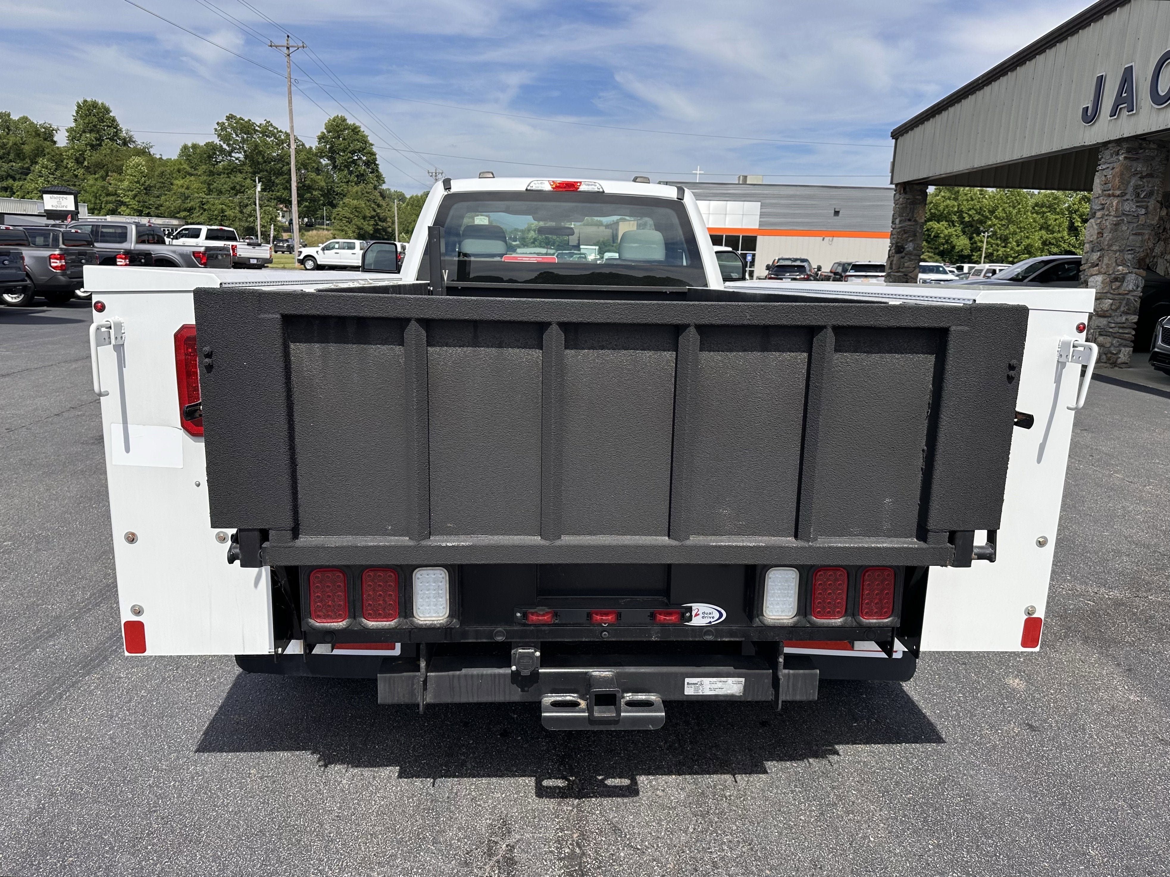 2022 Ford Super Duty F-350 XL 9ft Utility Body W/TommyLift
