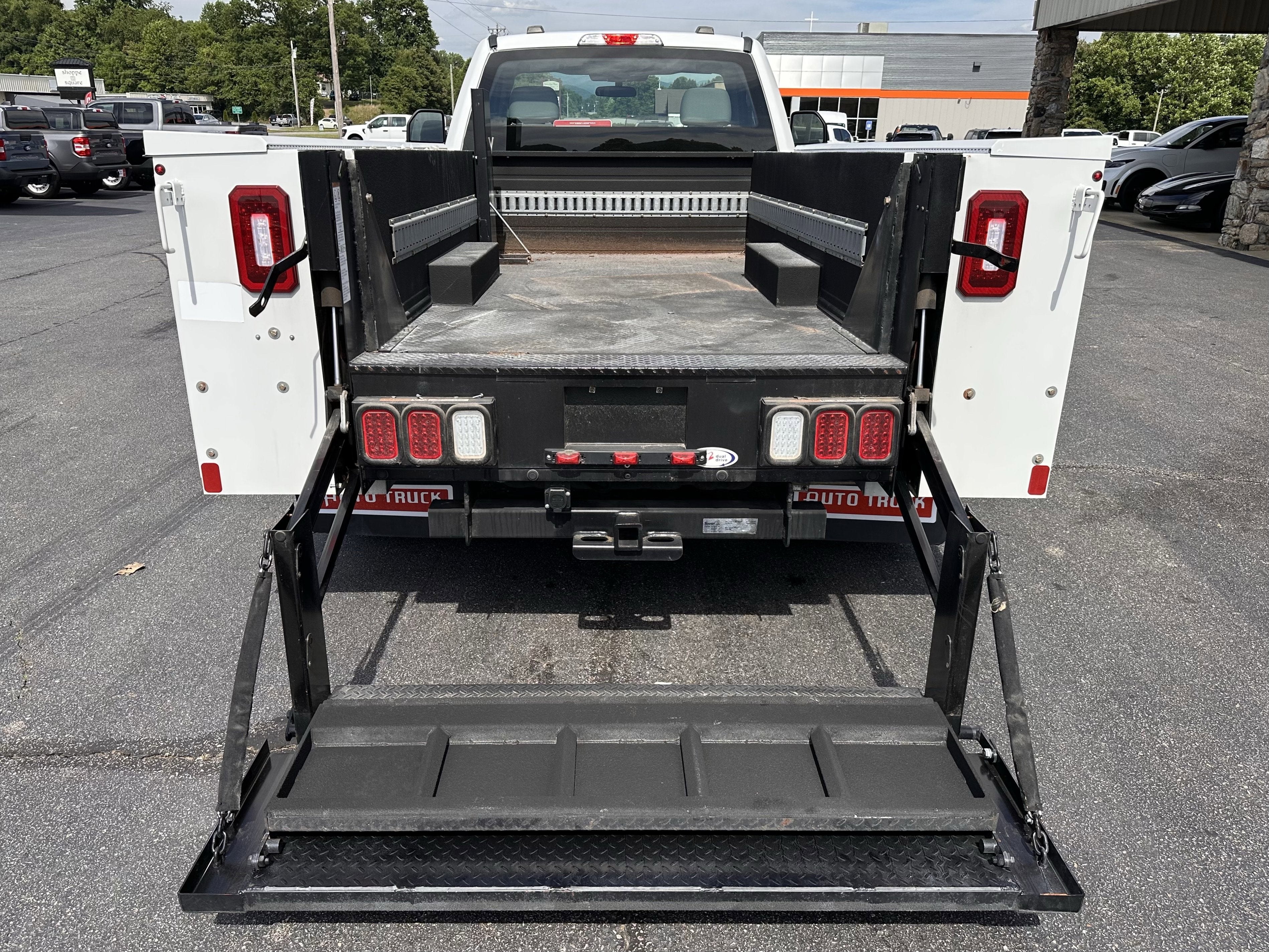 2022 Ford Super Duty F-350 XL 9ft Utility Body W/TommyLift