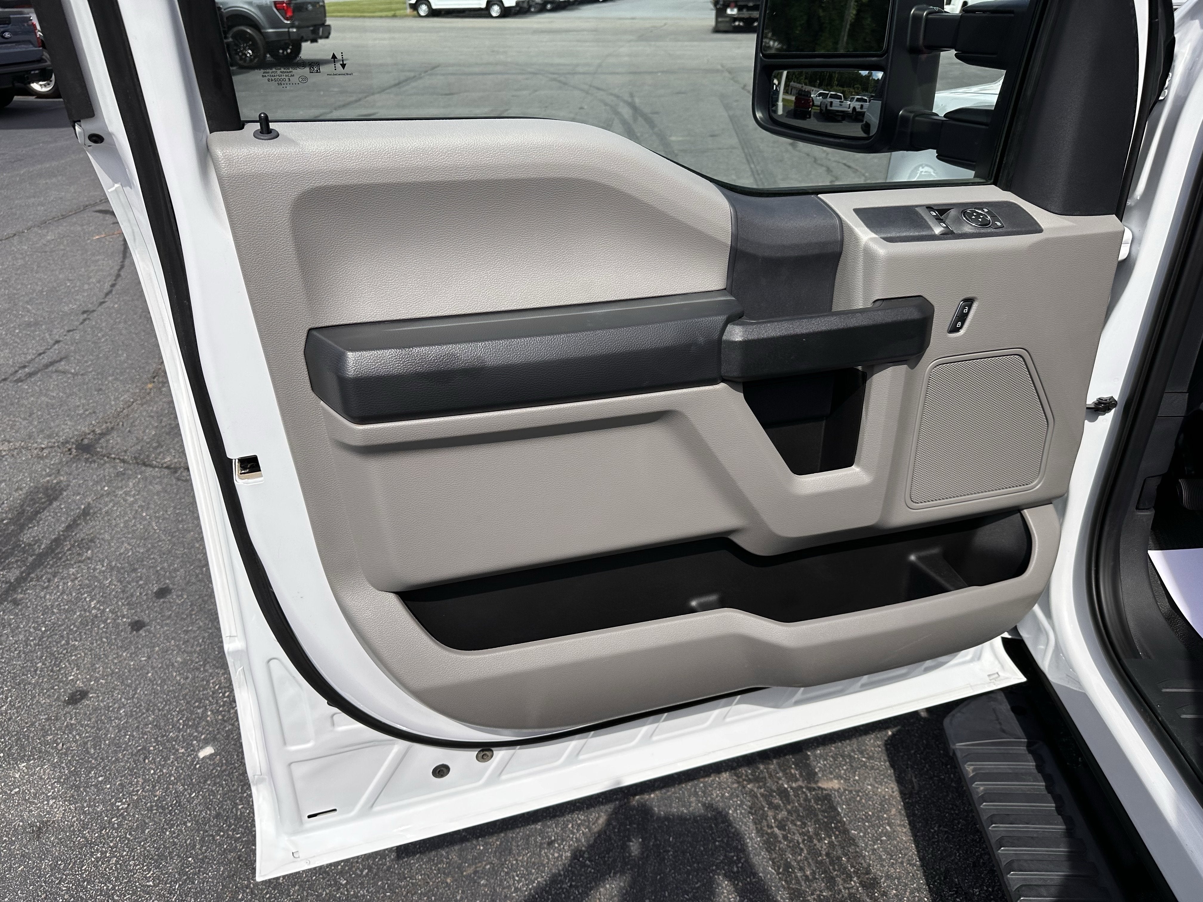 2022 Ford Super Duty F-350 XL 9ft Utility Body W/TommyLift