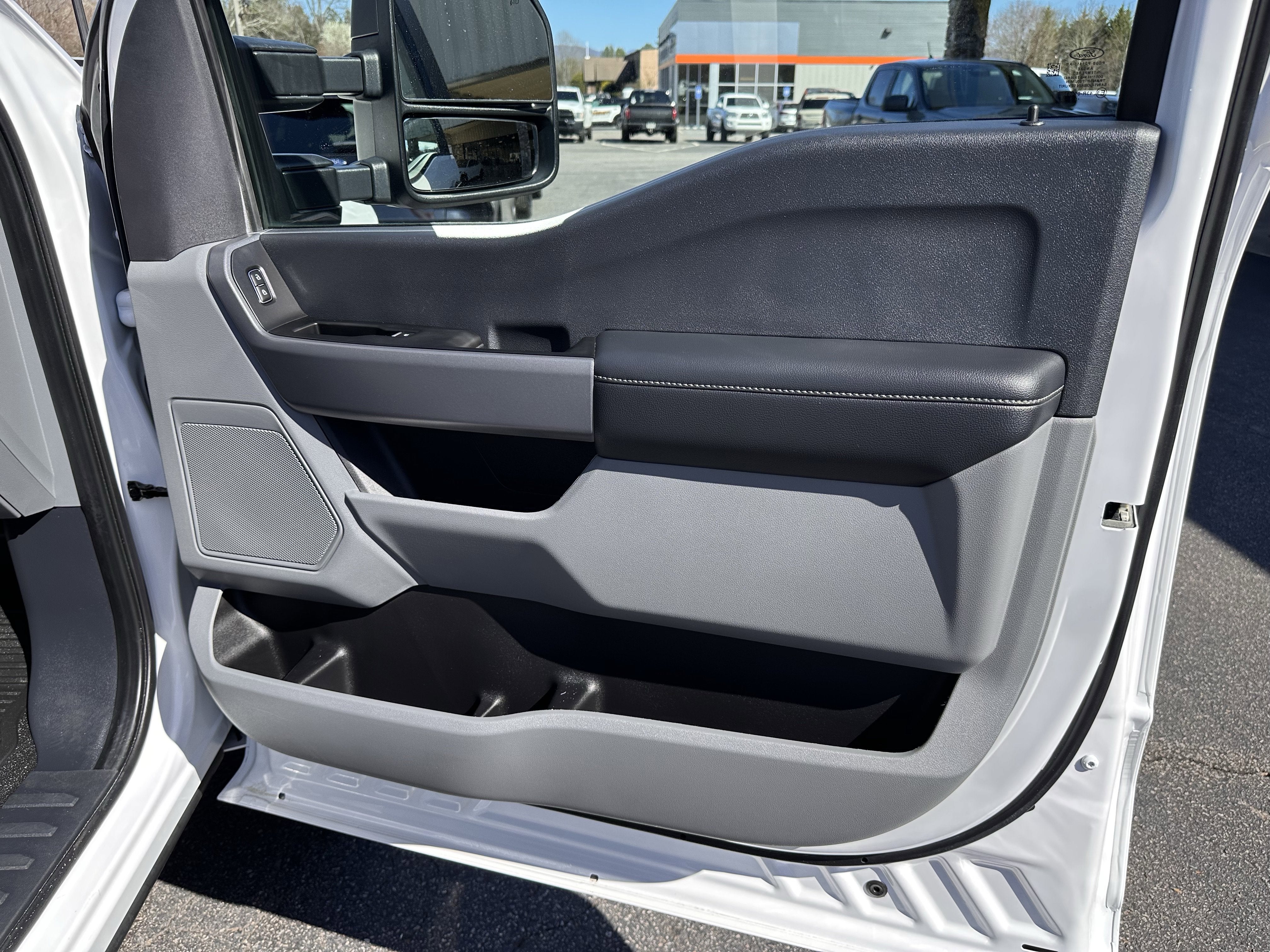 2023 Ford Super Duty F-350 DRW XLT