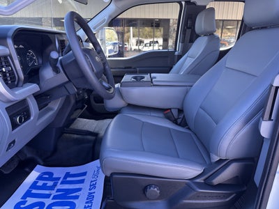 2025 Ford Super Duty F-550 XL