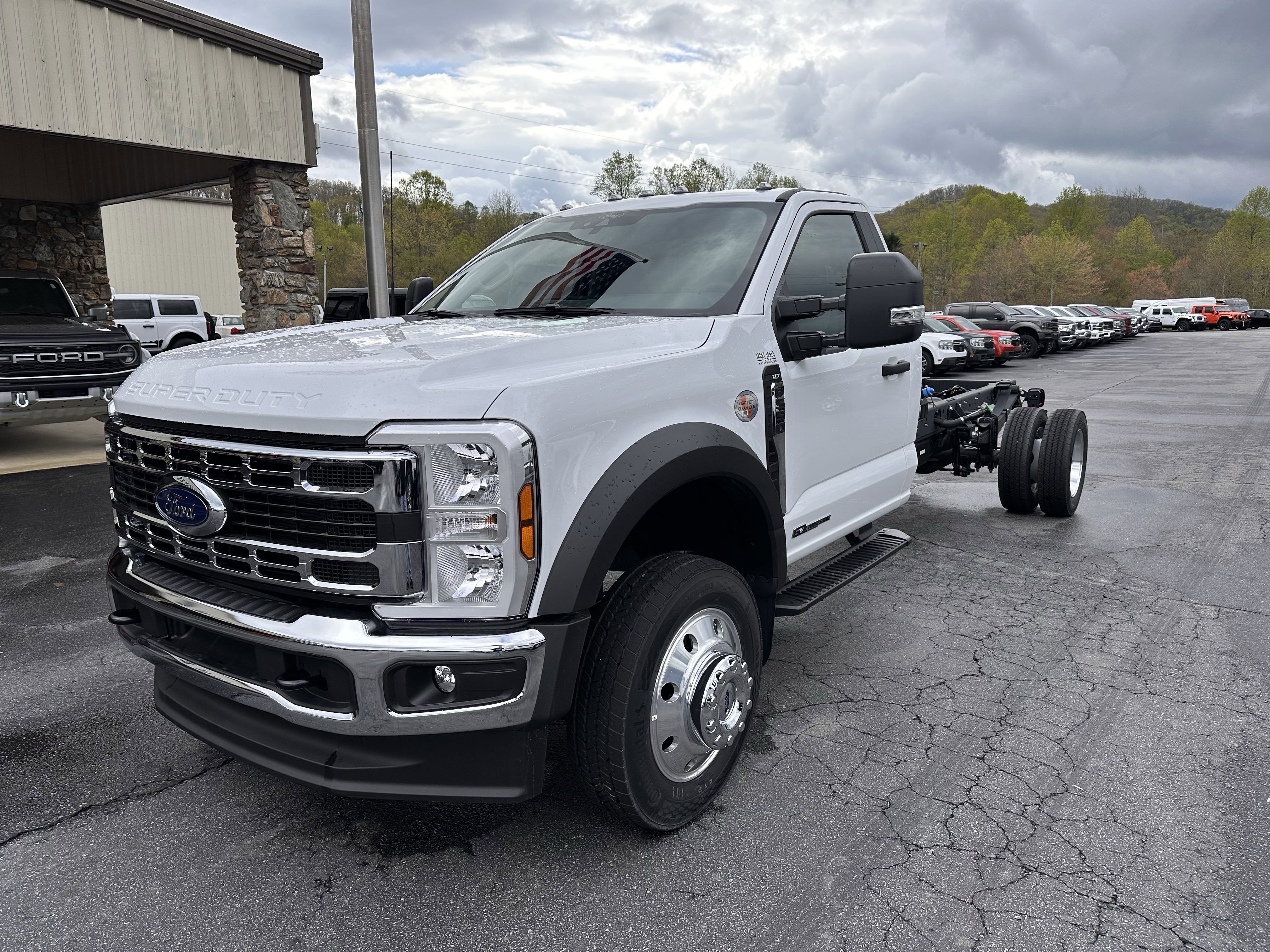 2025 Ford Super Duty F-550 XLT