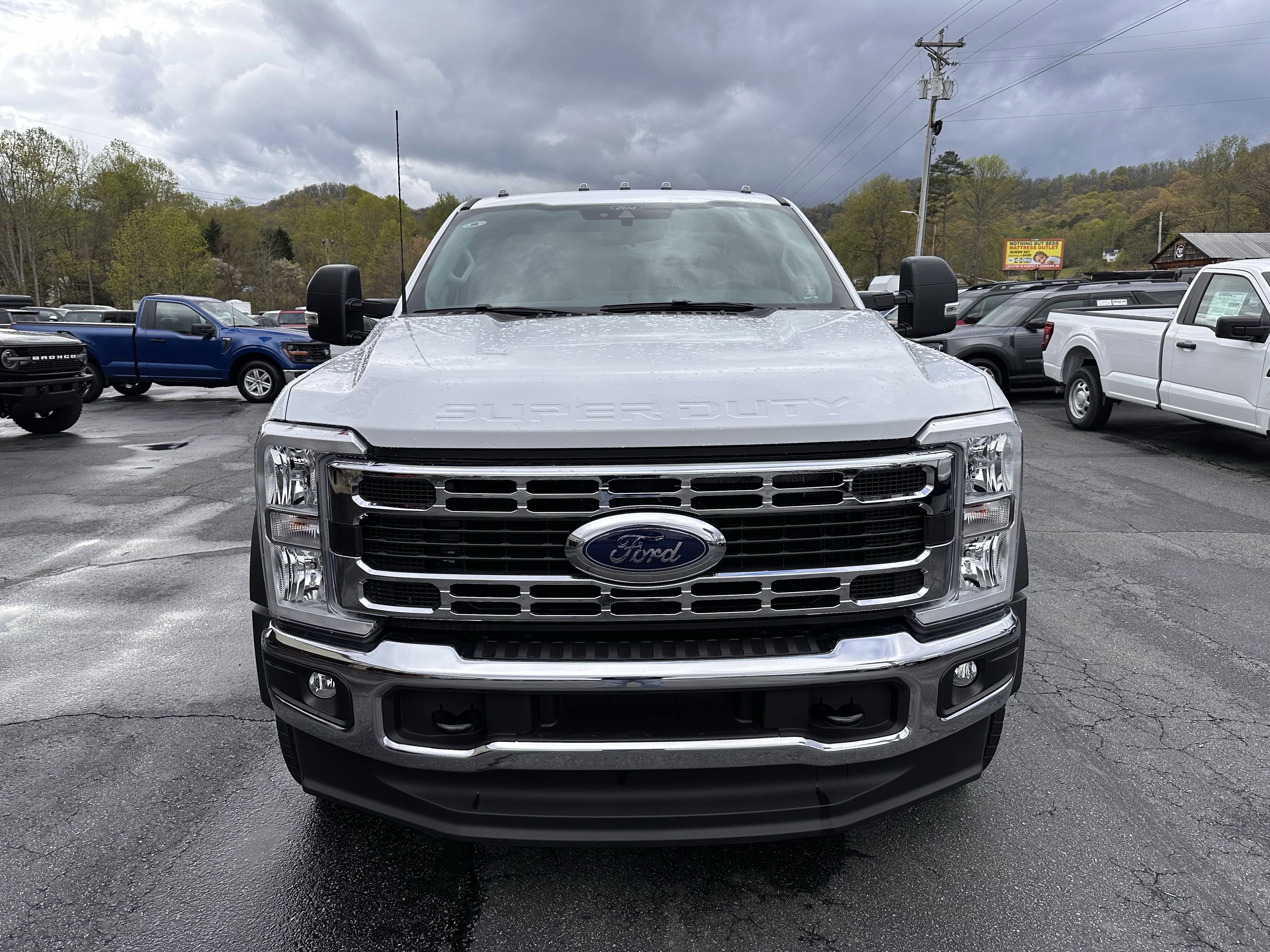 2025 Ford Super Duty F-550 XLT