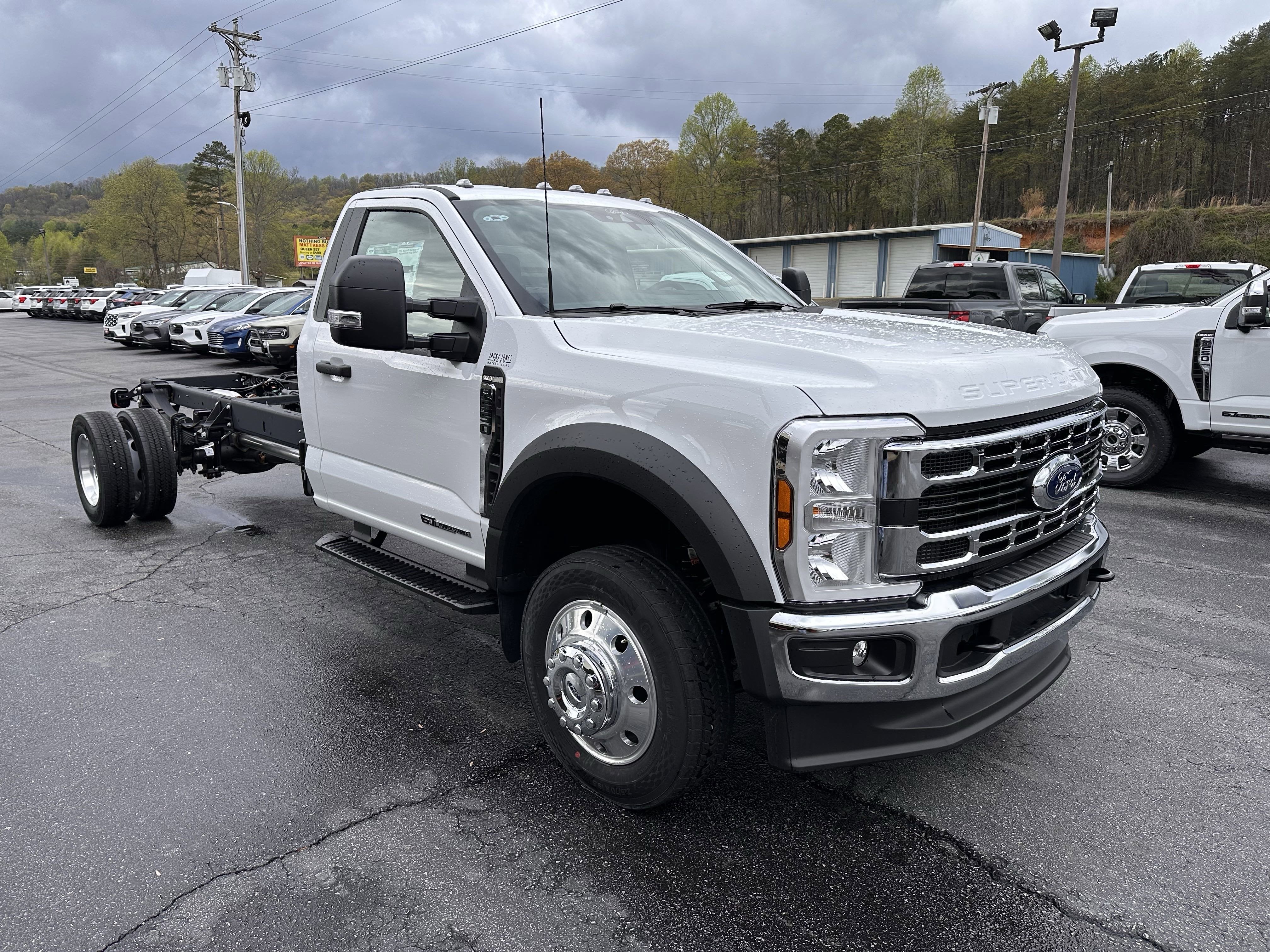 2025 Ford Super Duty F-550 XLT