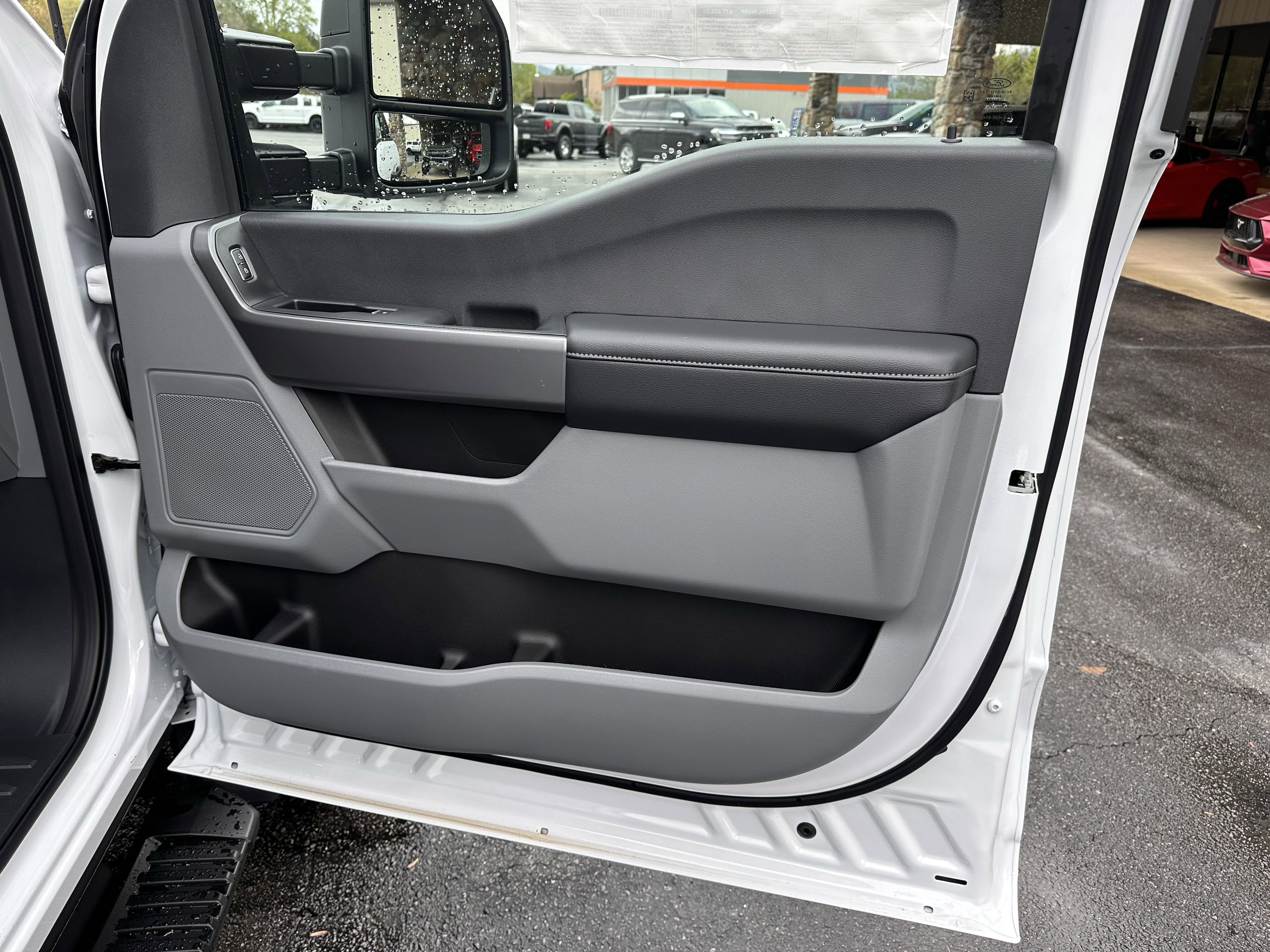 2025 Ford Super Duty F-550 XLT