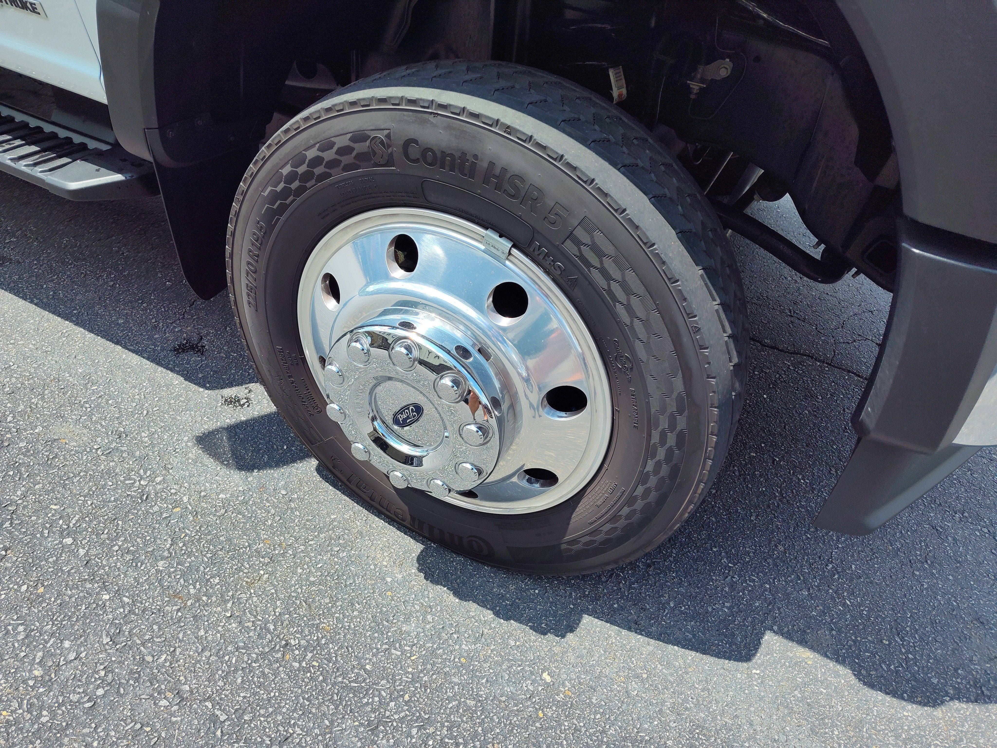 2024 Ford Super Duty F-550 DRW Rollback XLT