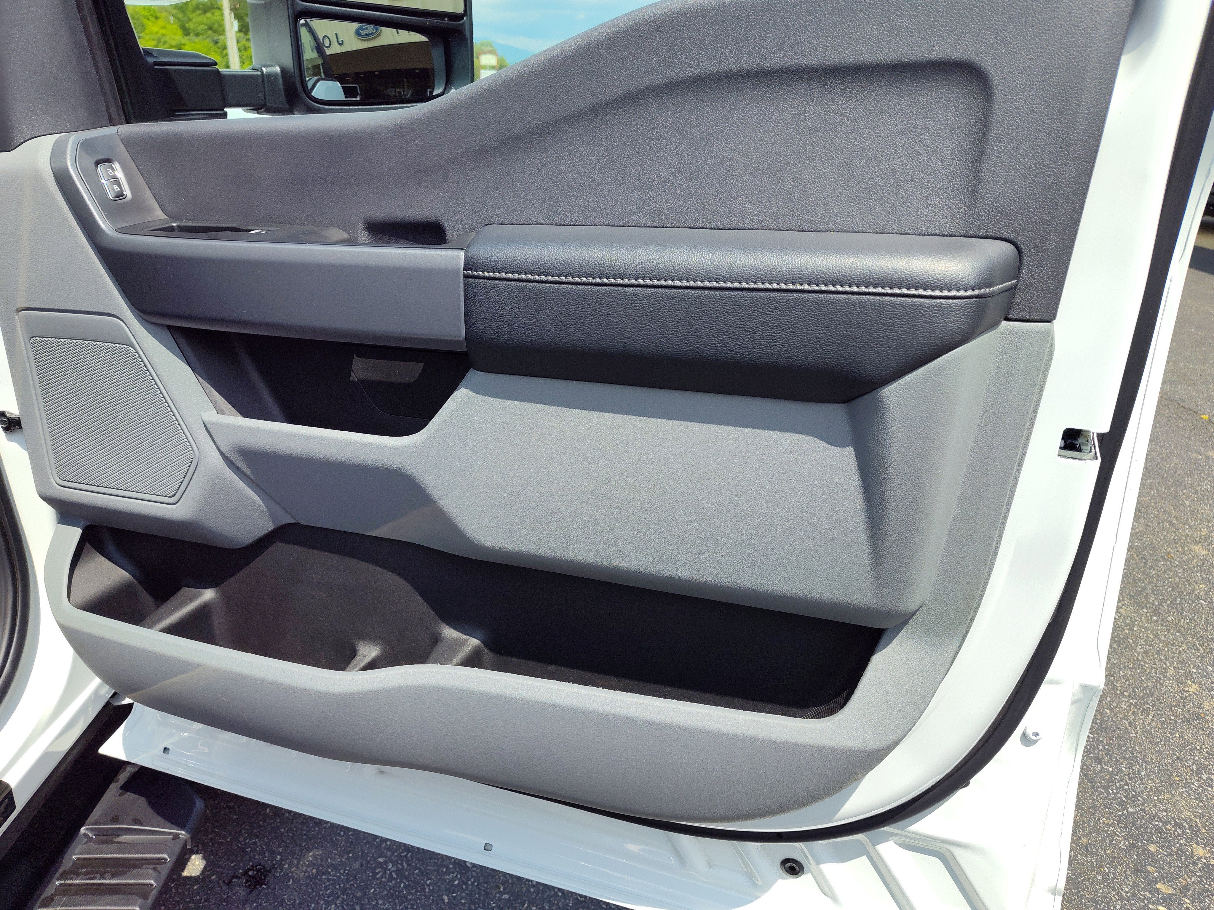 2024 Ford Super Duty F-550 DRW Rollback XLT