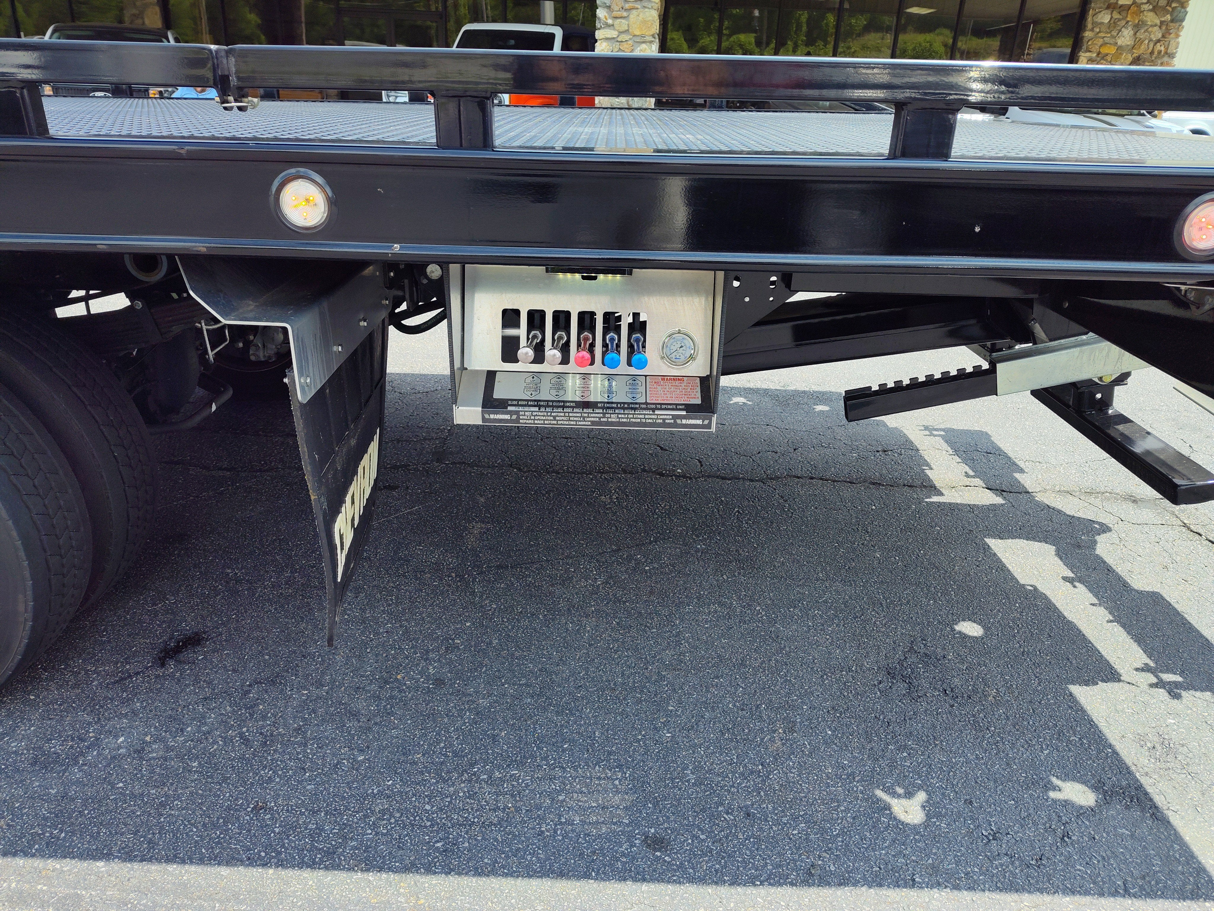 2024 Ford Super Duty F-550 DRW Rollback XLT