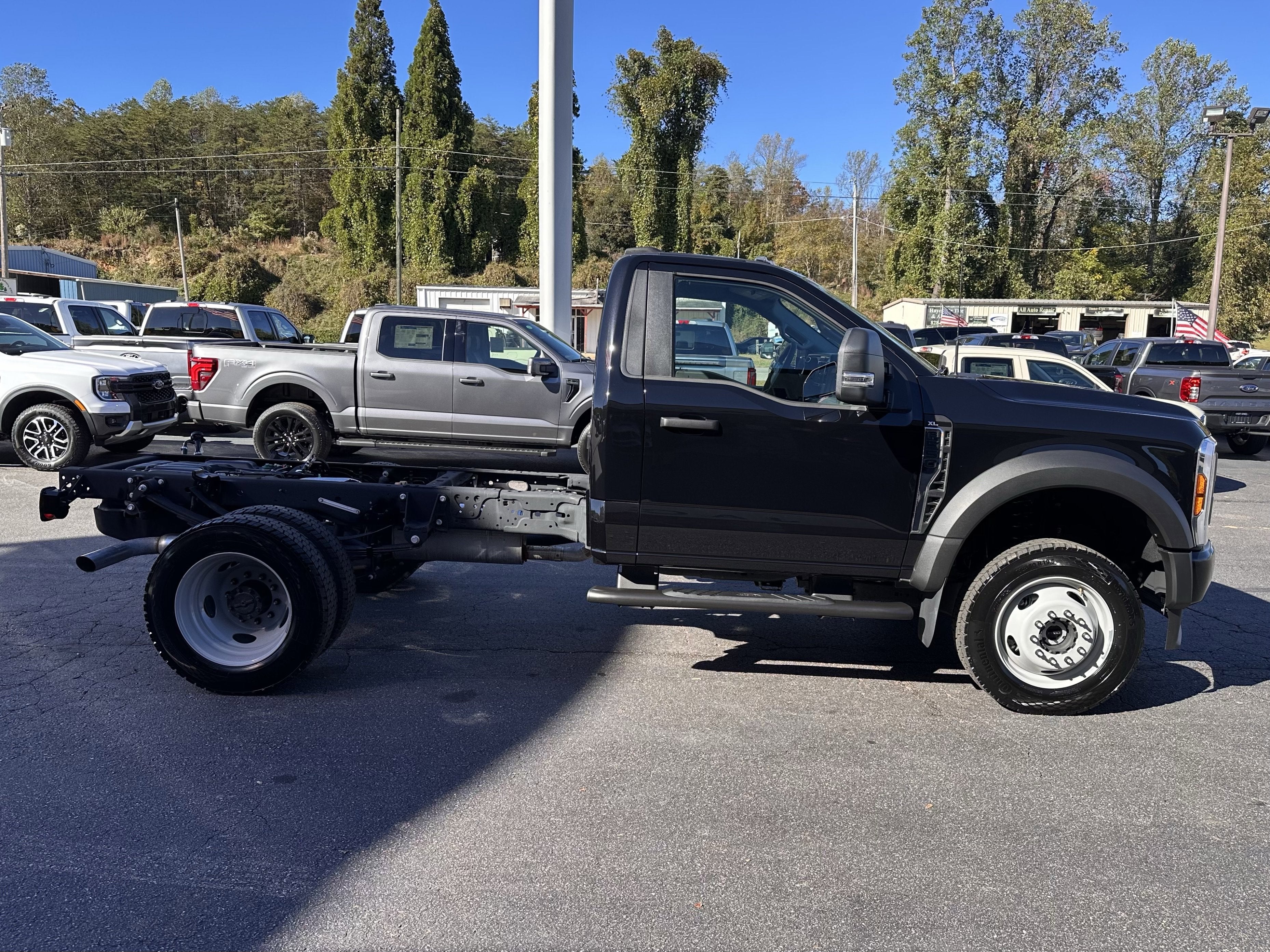 2025 Ford Super Duty F-550 XL
