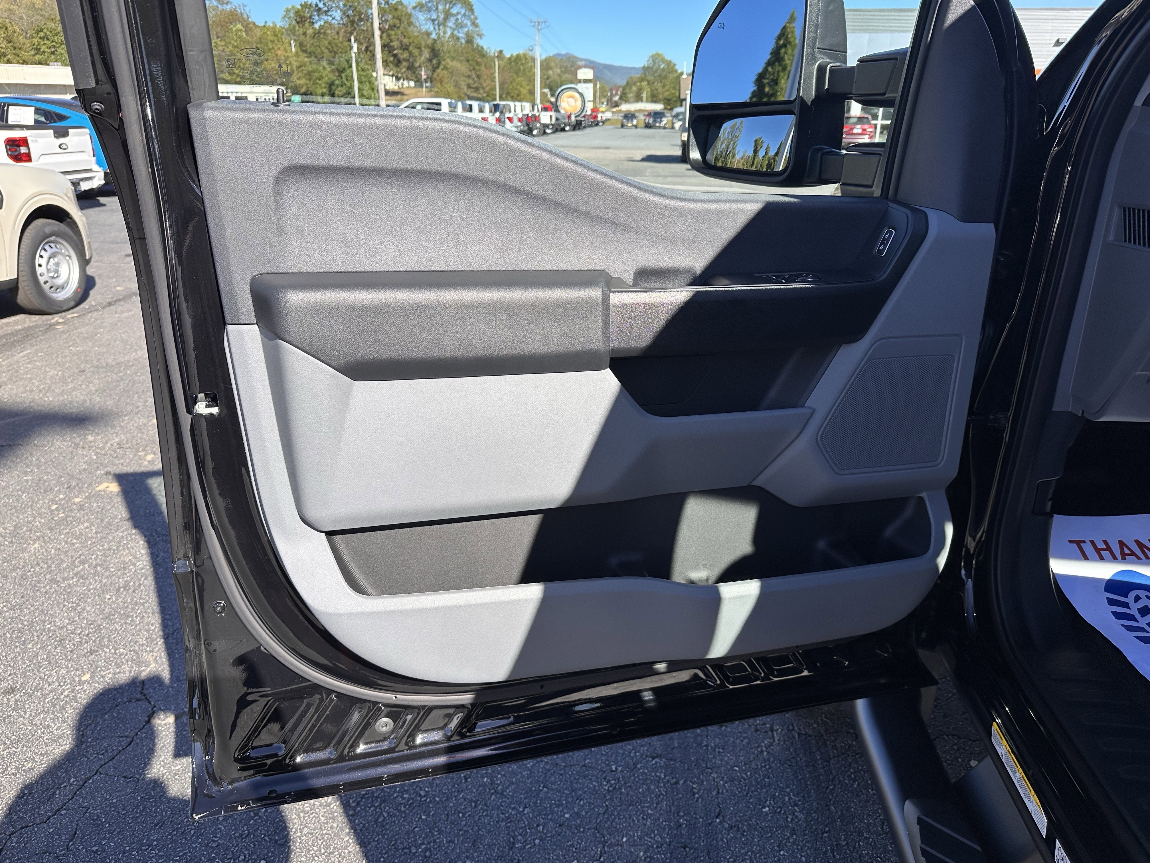 2025 Ford Super Duty F-550 XL