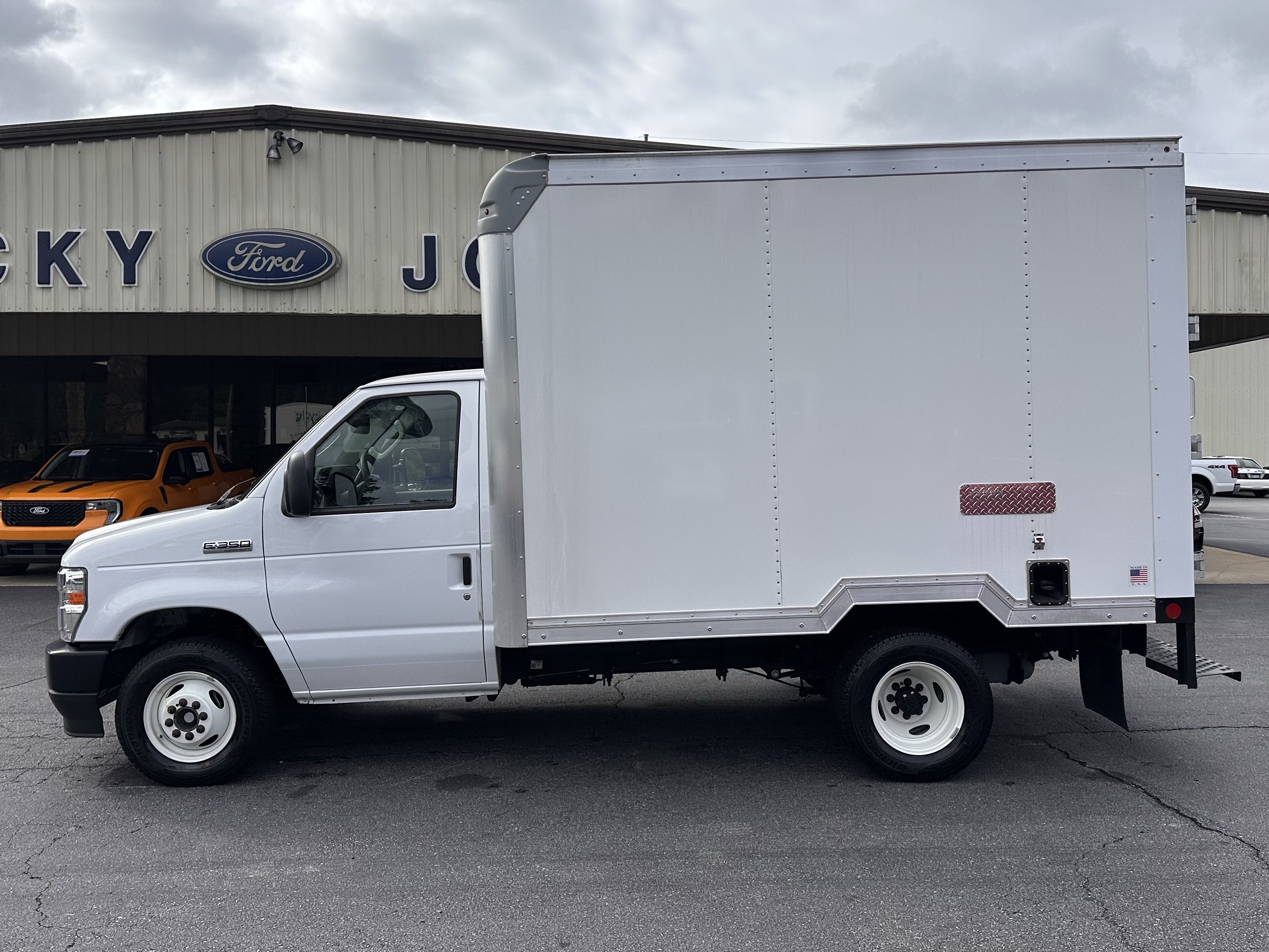 2025 Ford E-Series 10ft Box Van Base