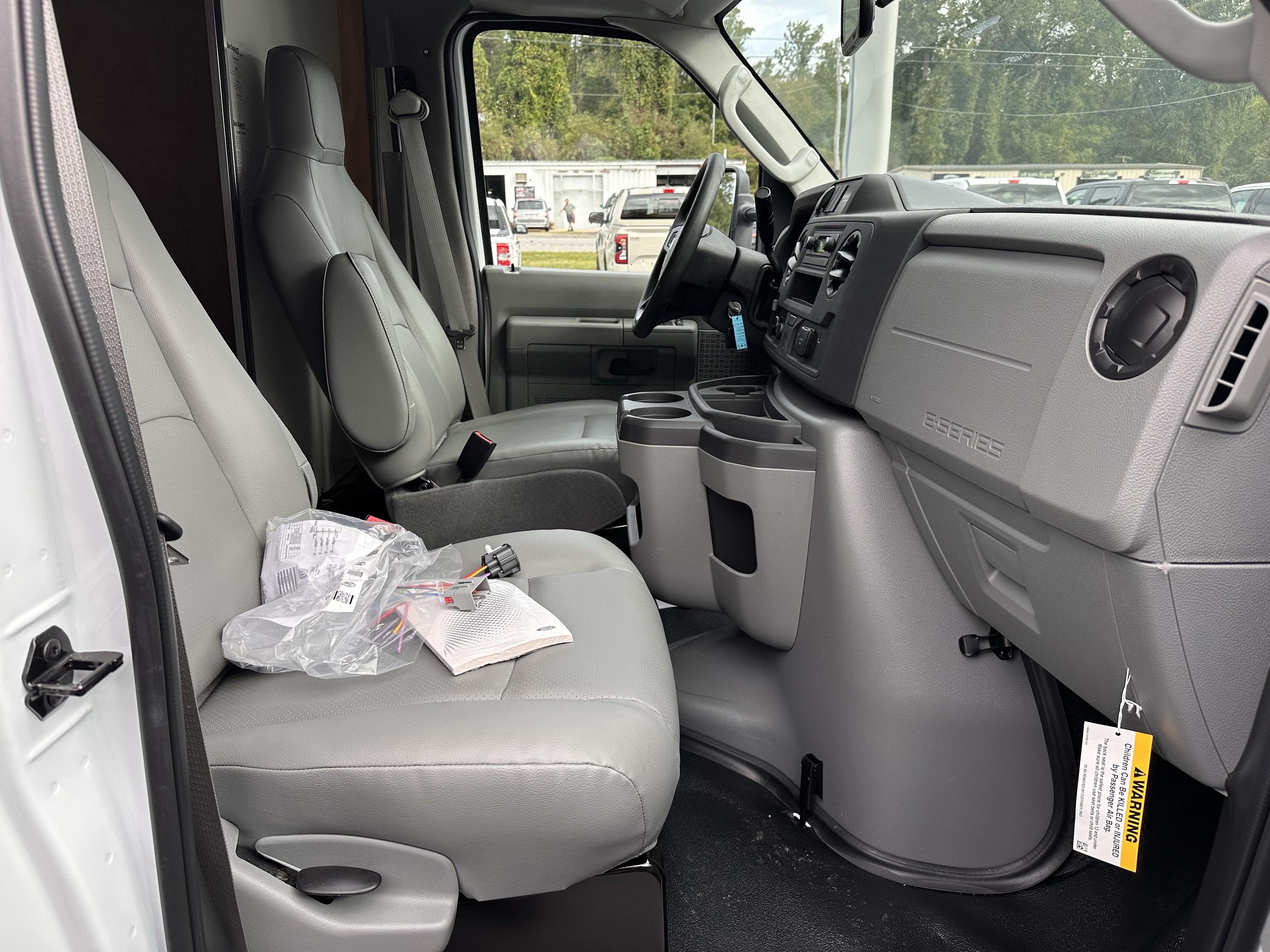 2025 Ford E-Series 10ft Box Van Base