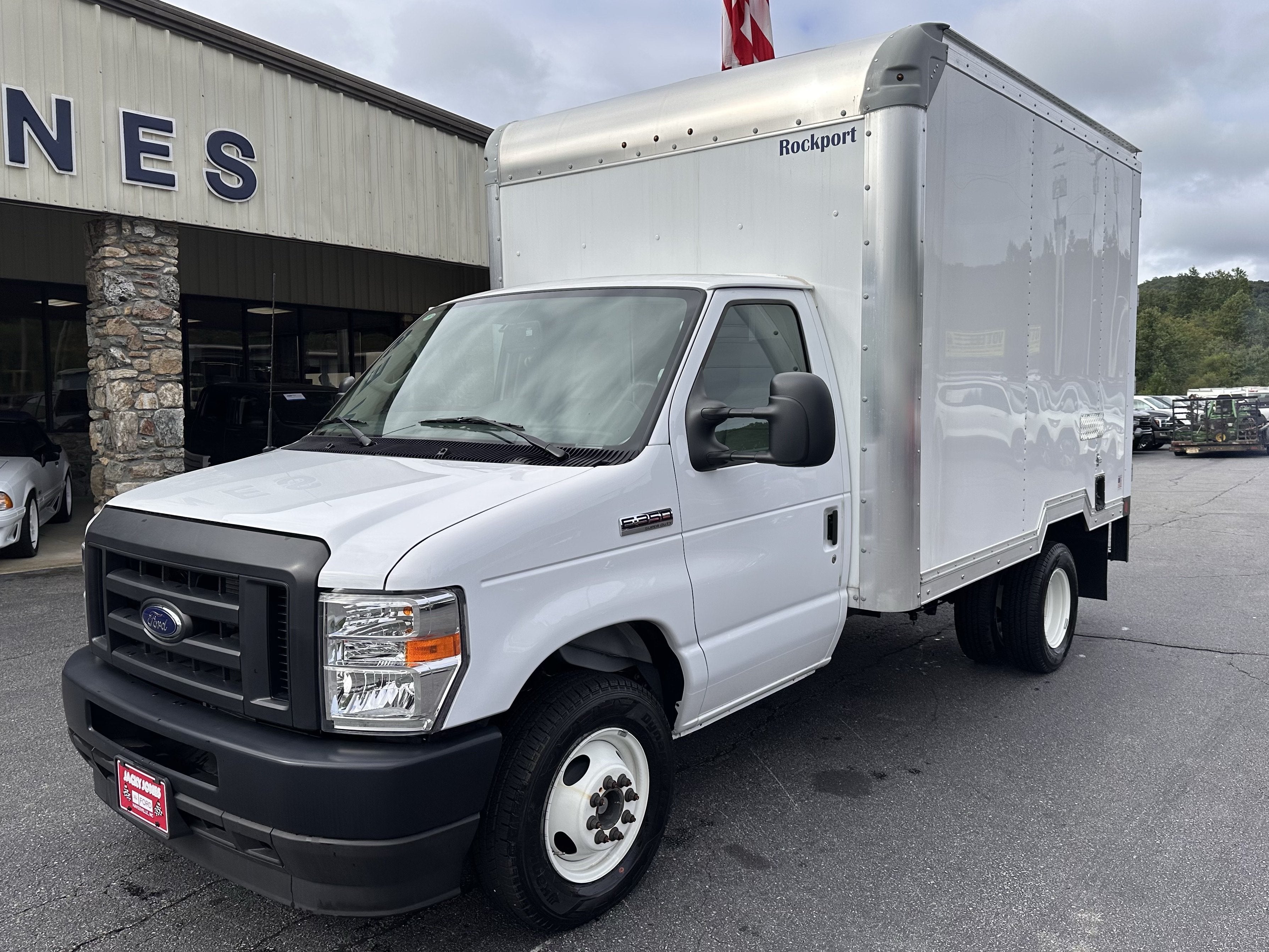 2025 Ford E-Series 10ft Box Van Base