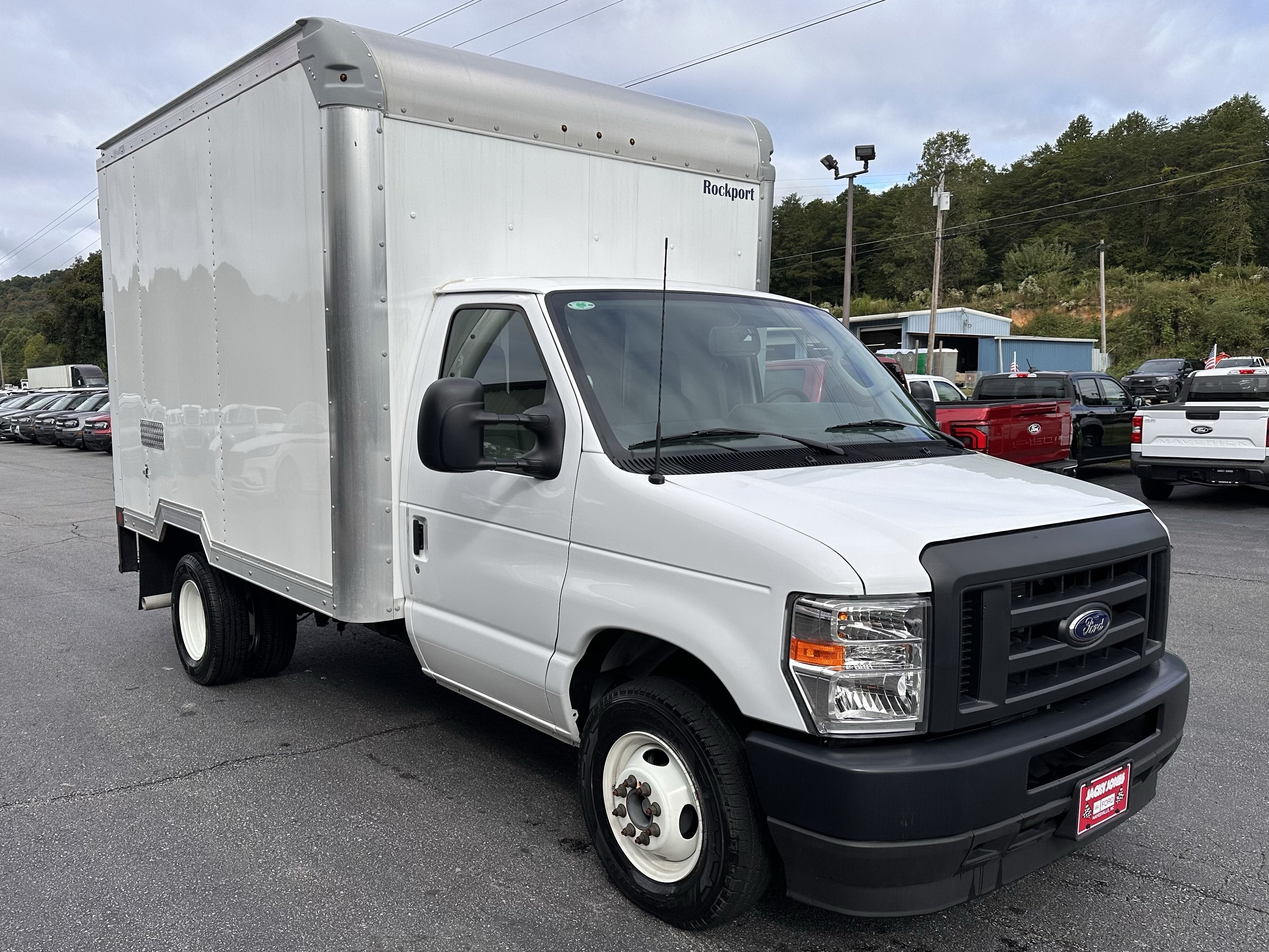 2025 Ford E-Series 10ft Box Van Base