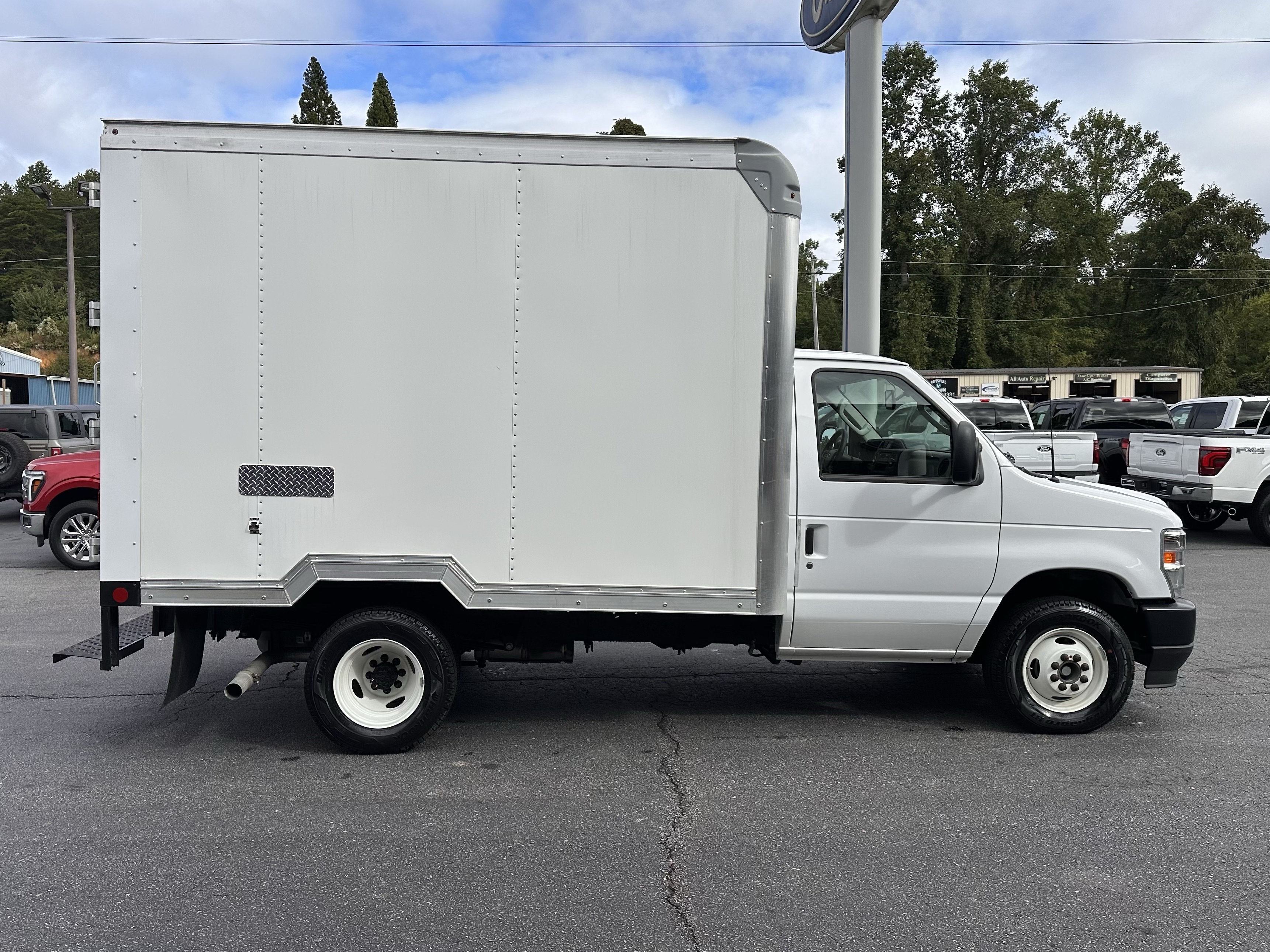 2025 Ford E-Series 10ft Box Van Base