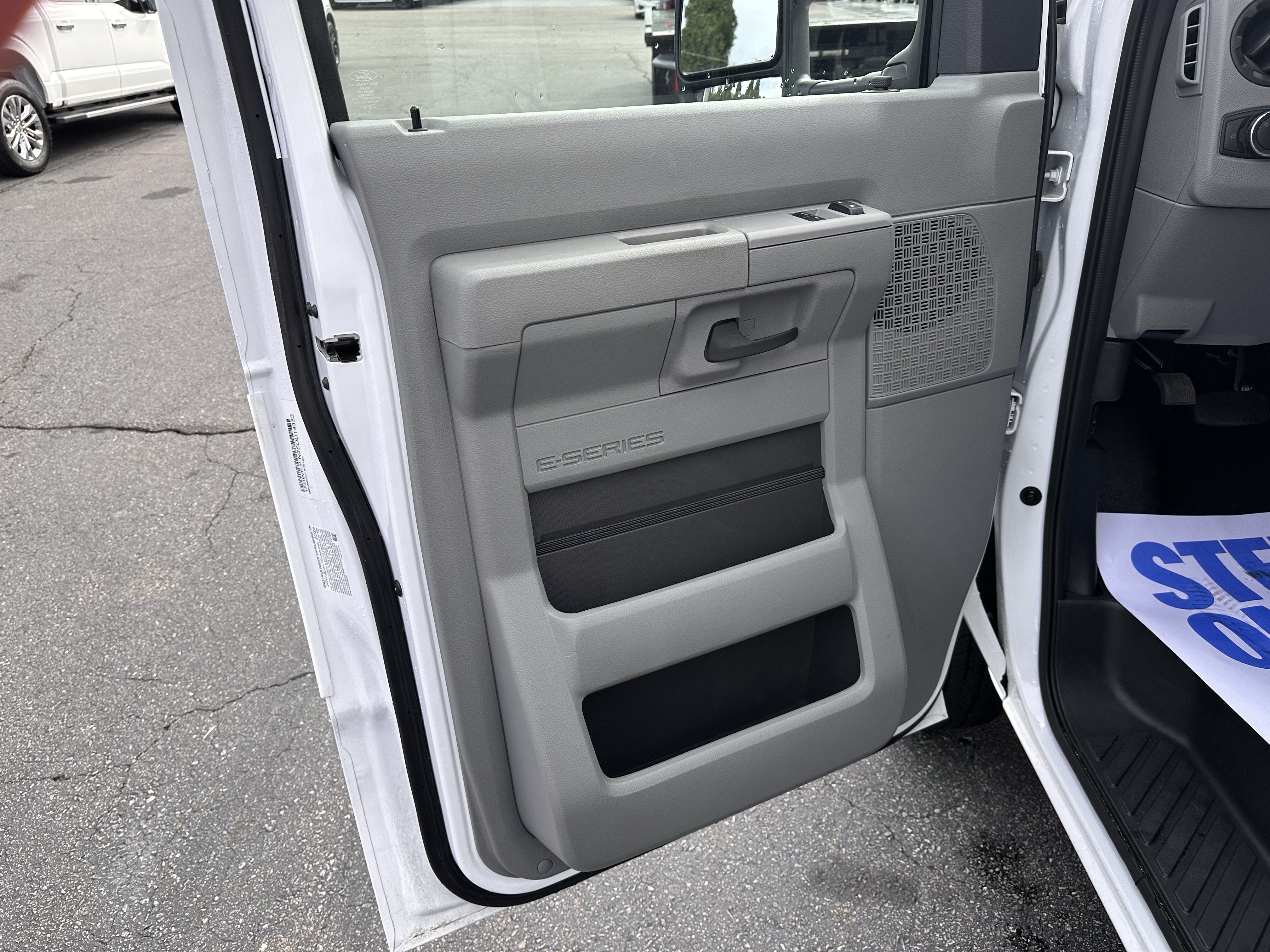 2025 Ford E-Series 10ft Box Van Base
