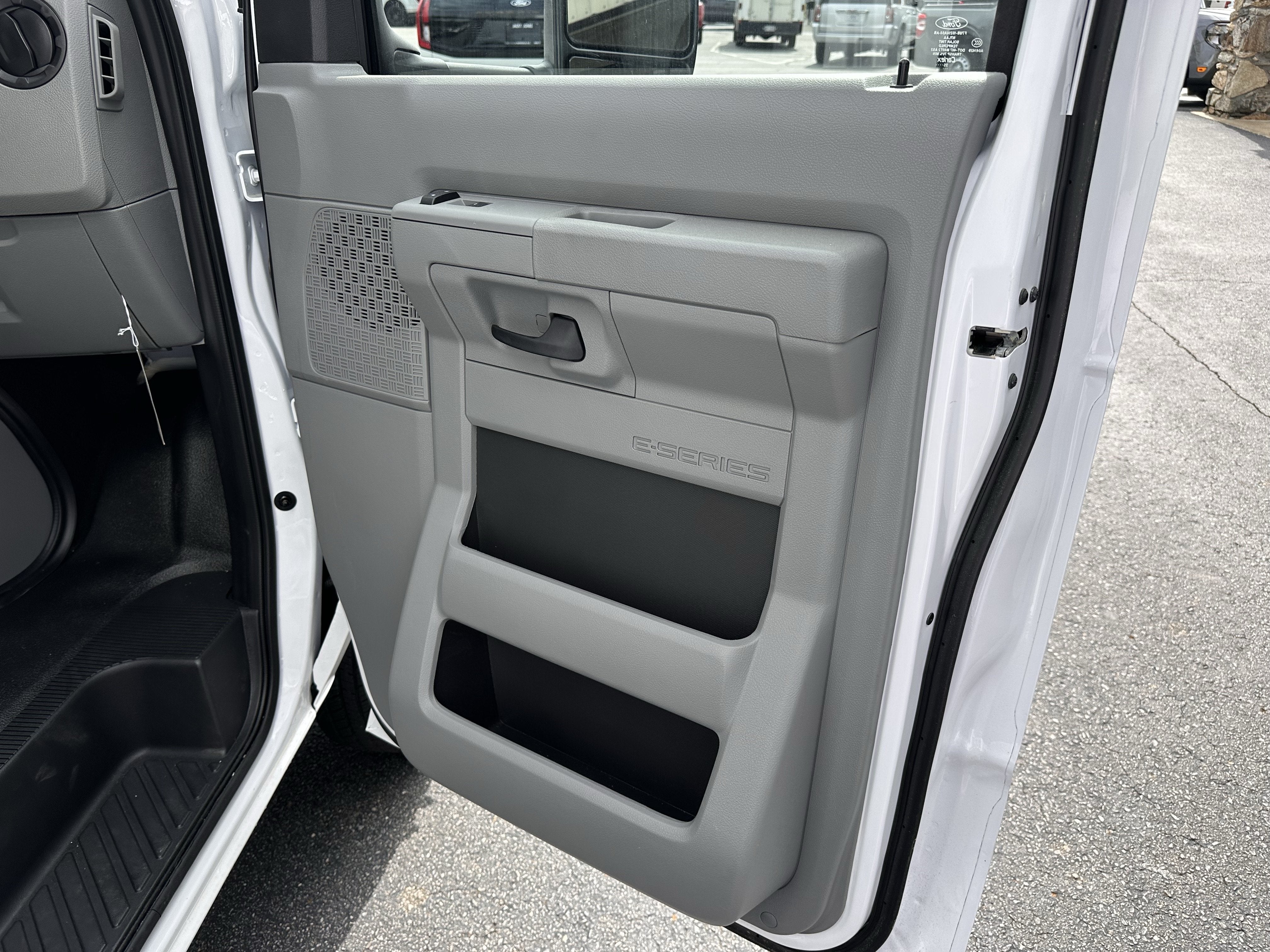 2026 Ford E-450 XL 16ft Box Van W/Liftgate