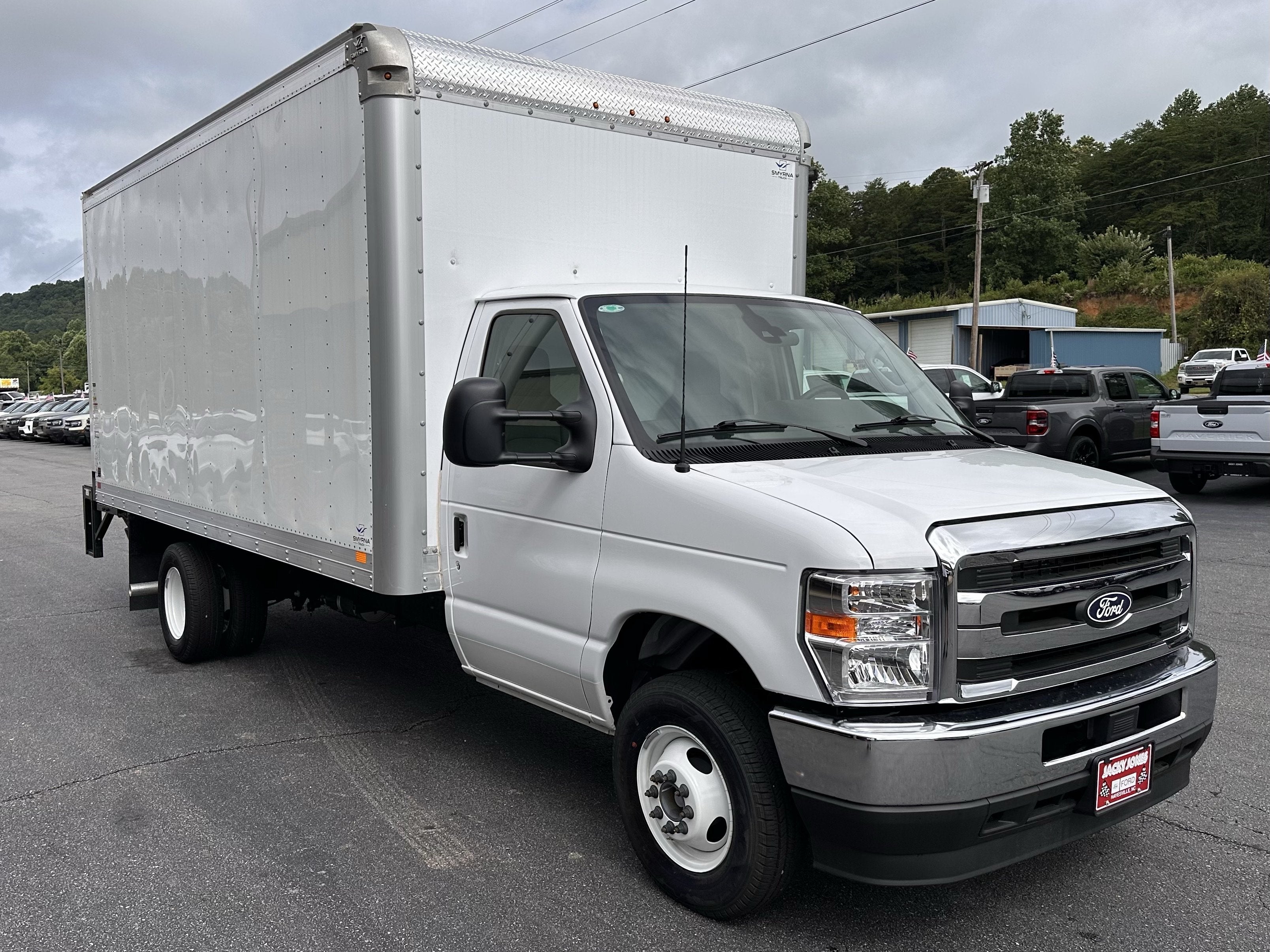 2026 Ford E-450 XL 16ft Box Van W/Liftgate
