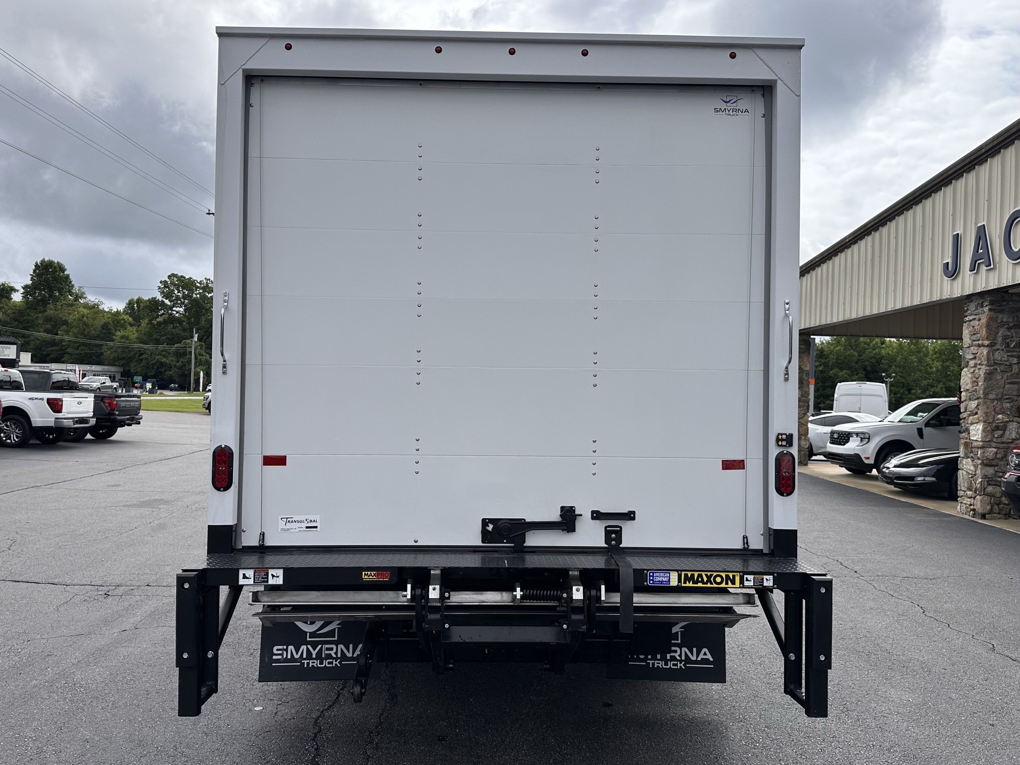 2026 Ford E-450 XL 16ft Box Van W/Liftgate