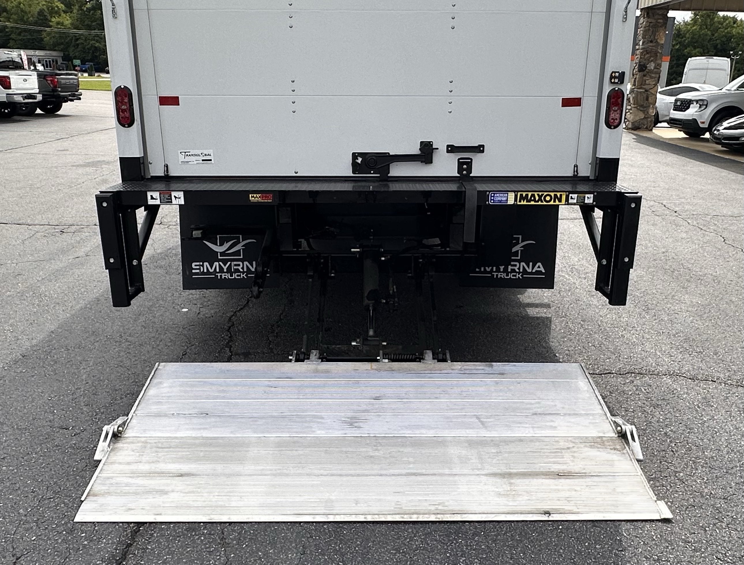 2026 Ford E-450 XL 16ft Box Van W/Liftgate