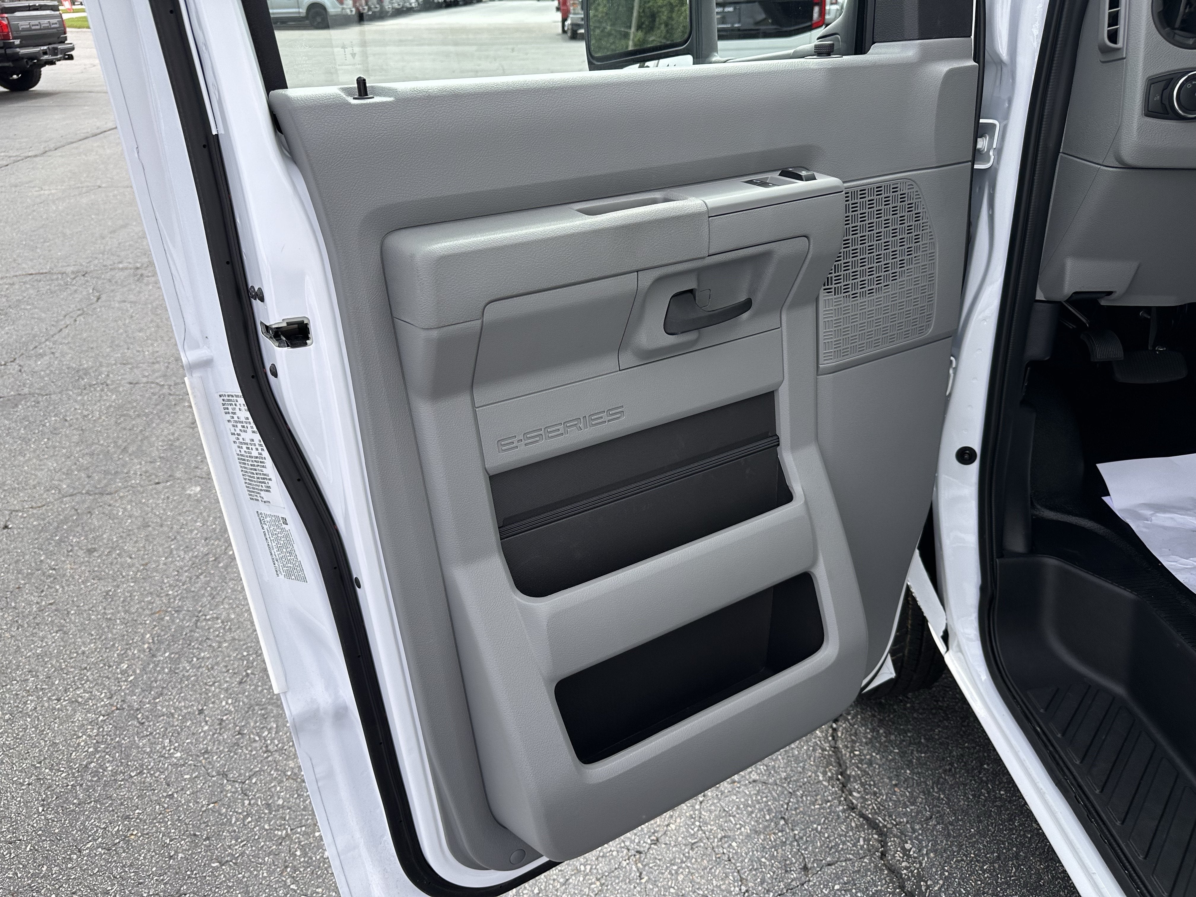 2026 Ford E-450 XL 16ft Box Van W/Liftgate