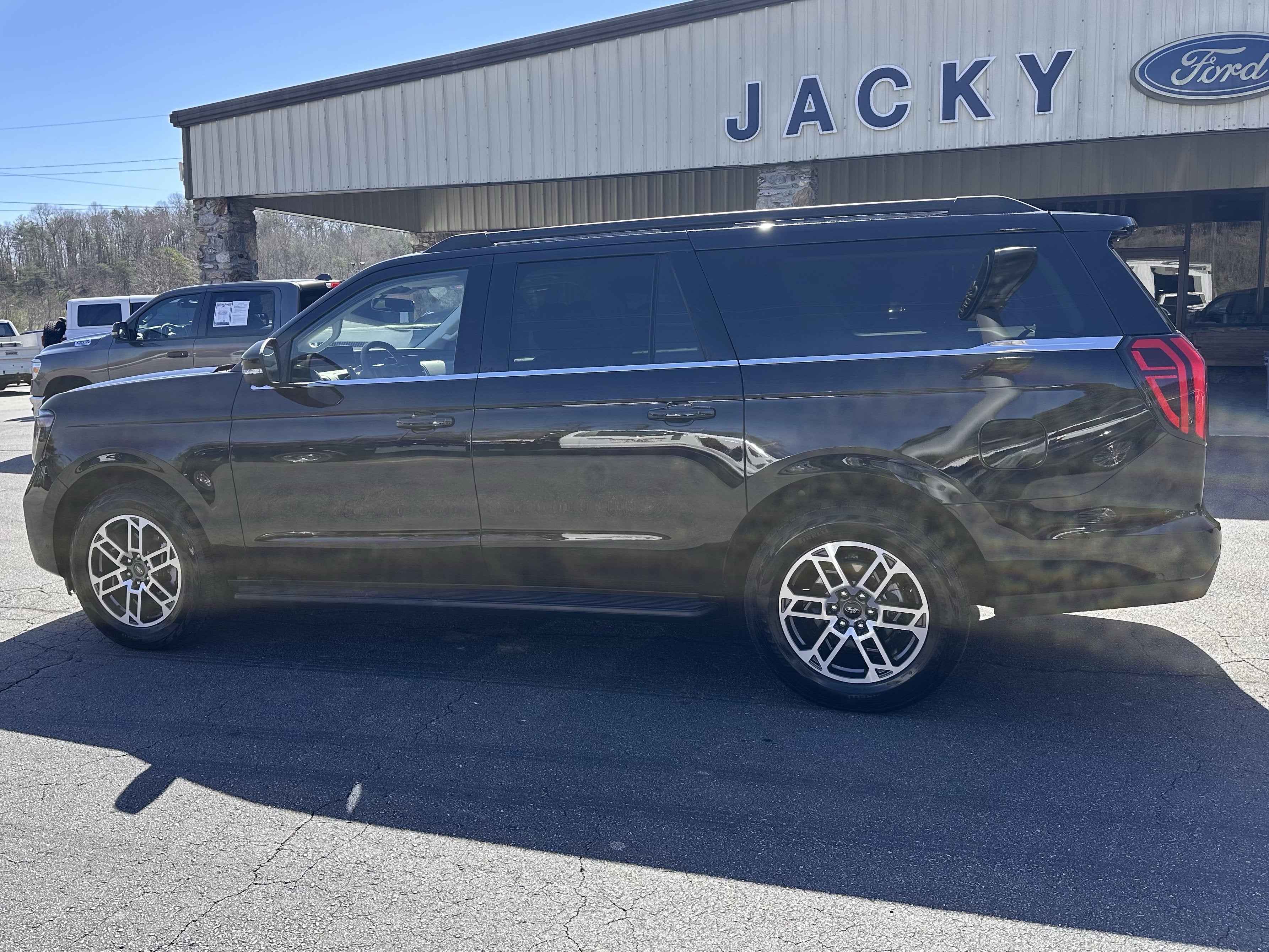 2025 Ford Expedition Max Active