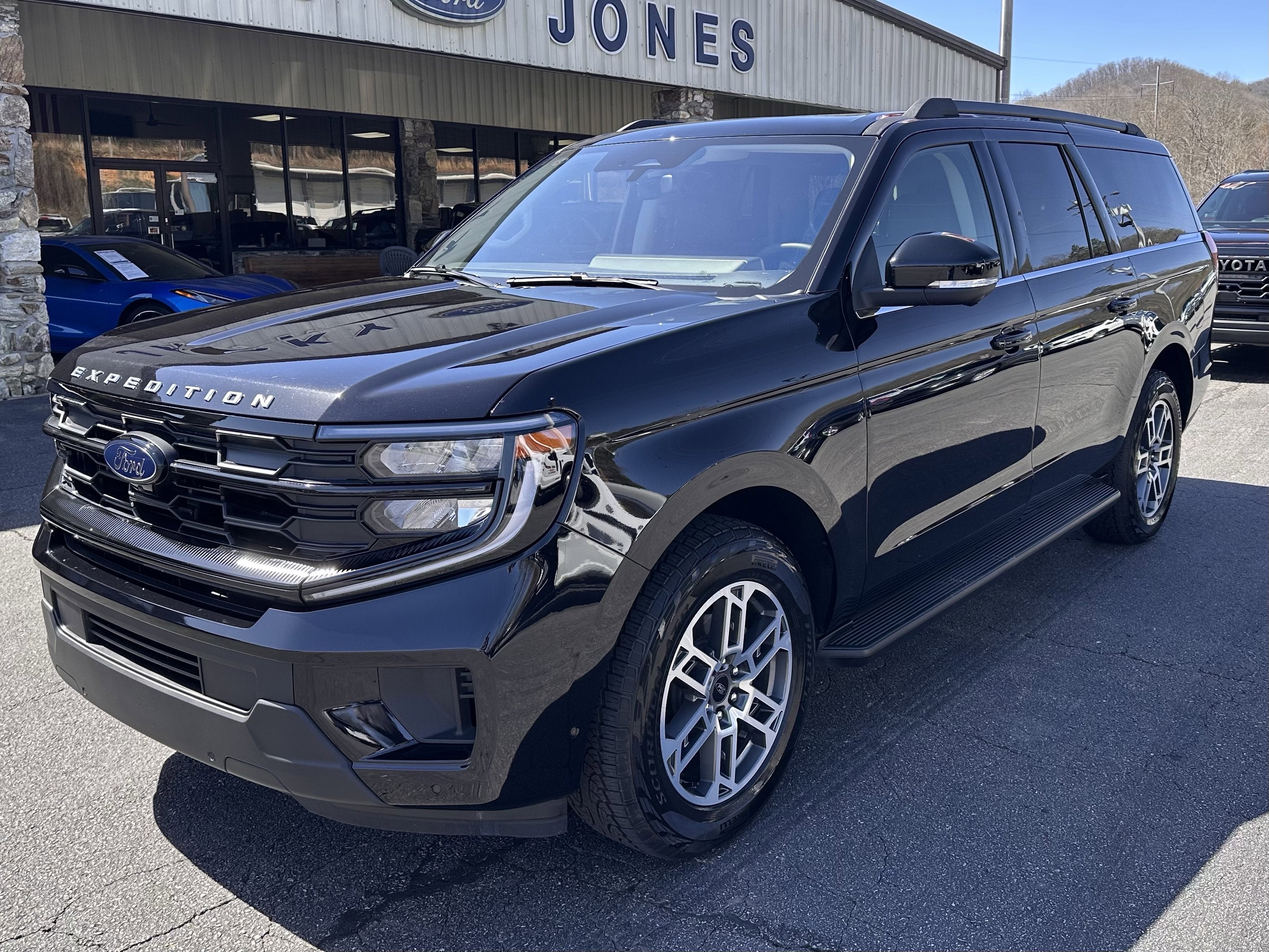 2025 Ford Expedition Max Active