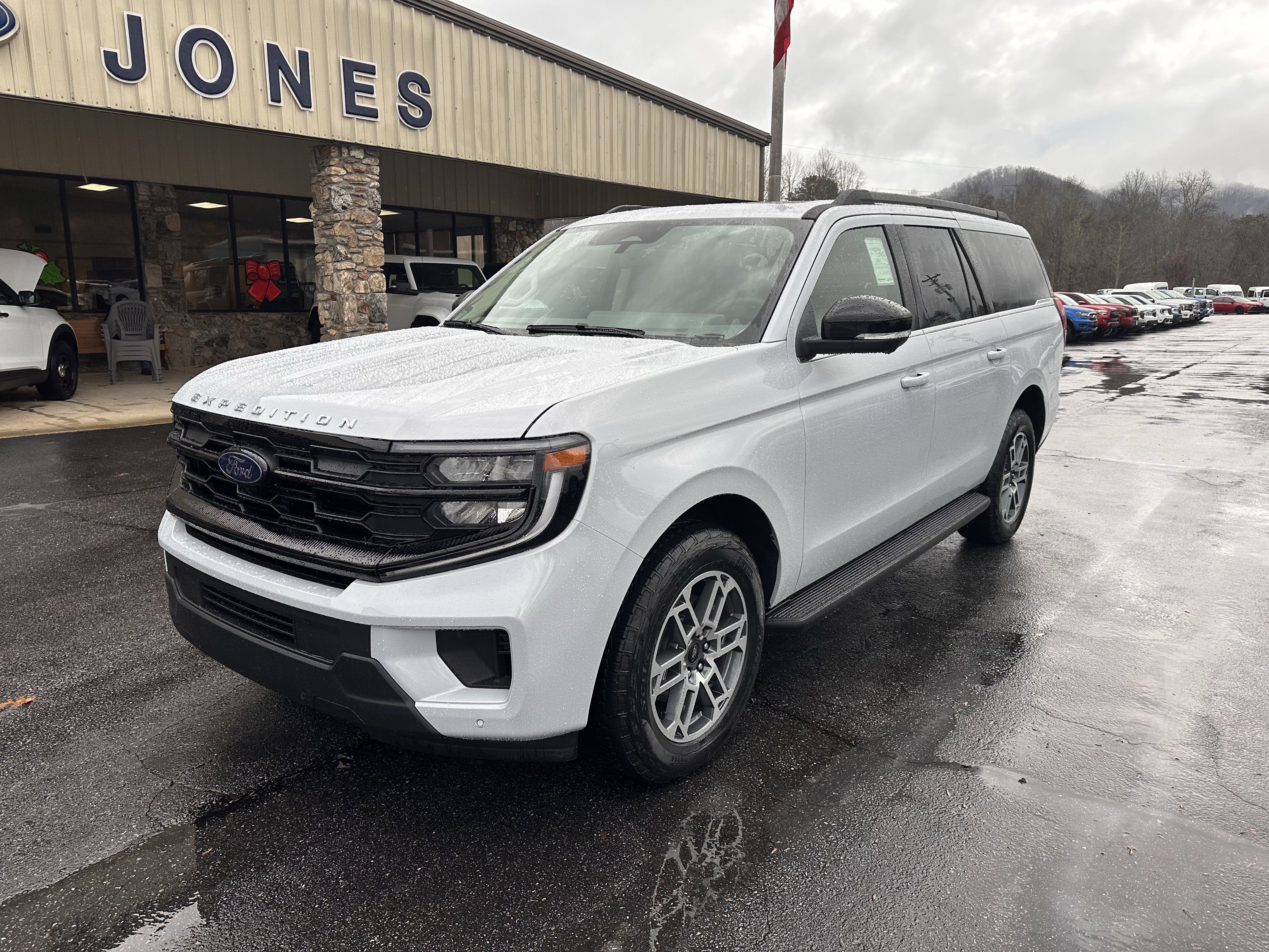 2025 Ford Expedition Max Active