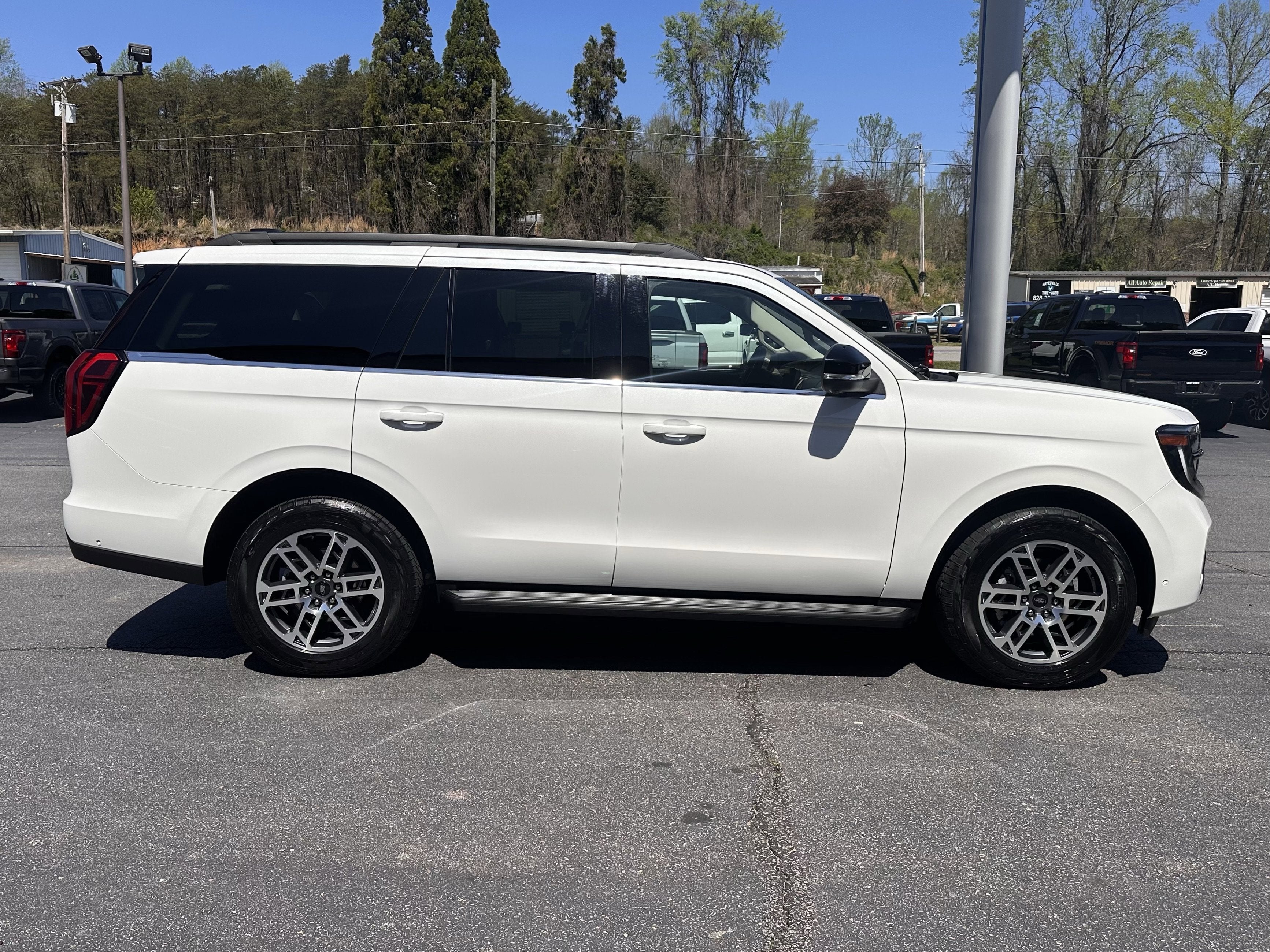 2025 Ford Expedition Active
