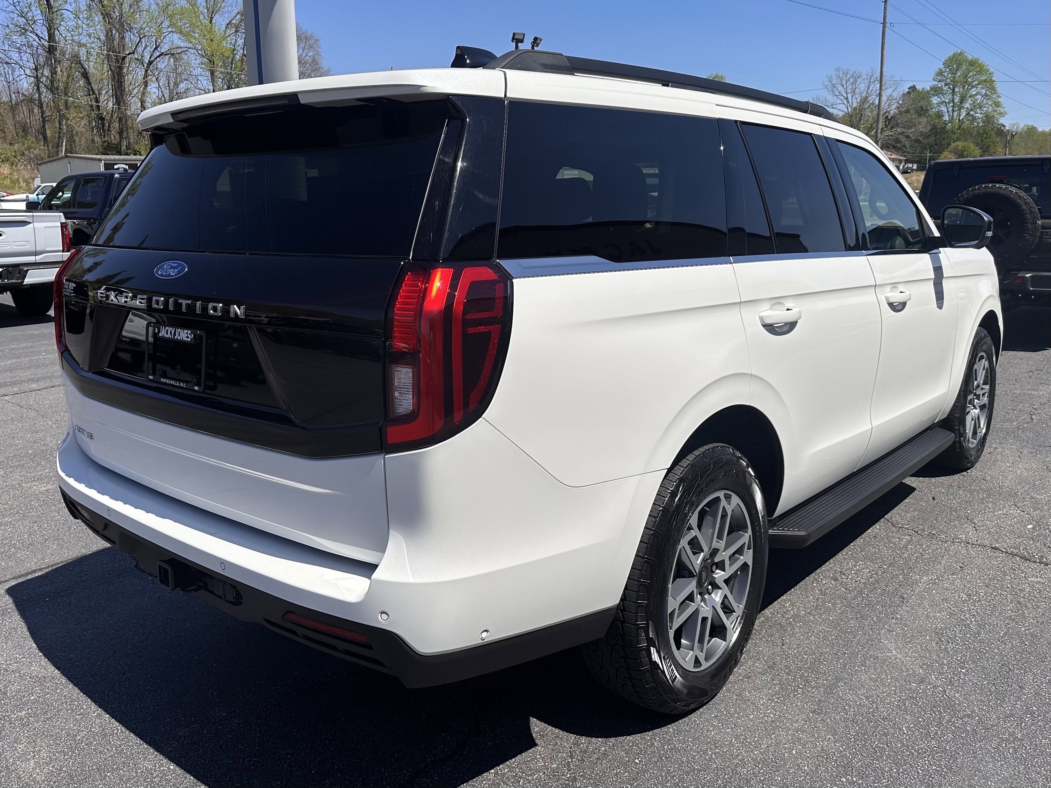 2025 Ford Expedition Active