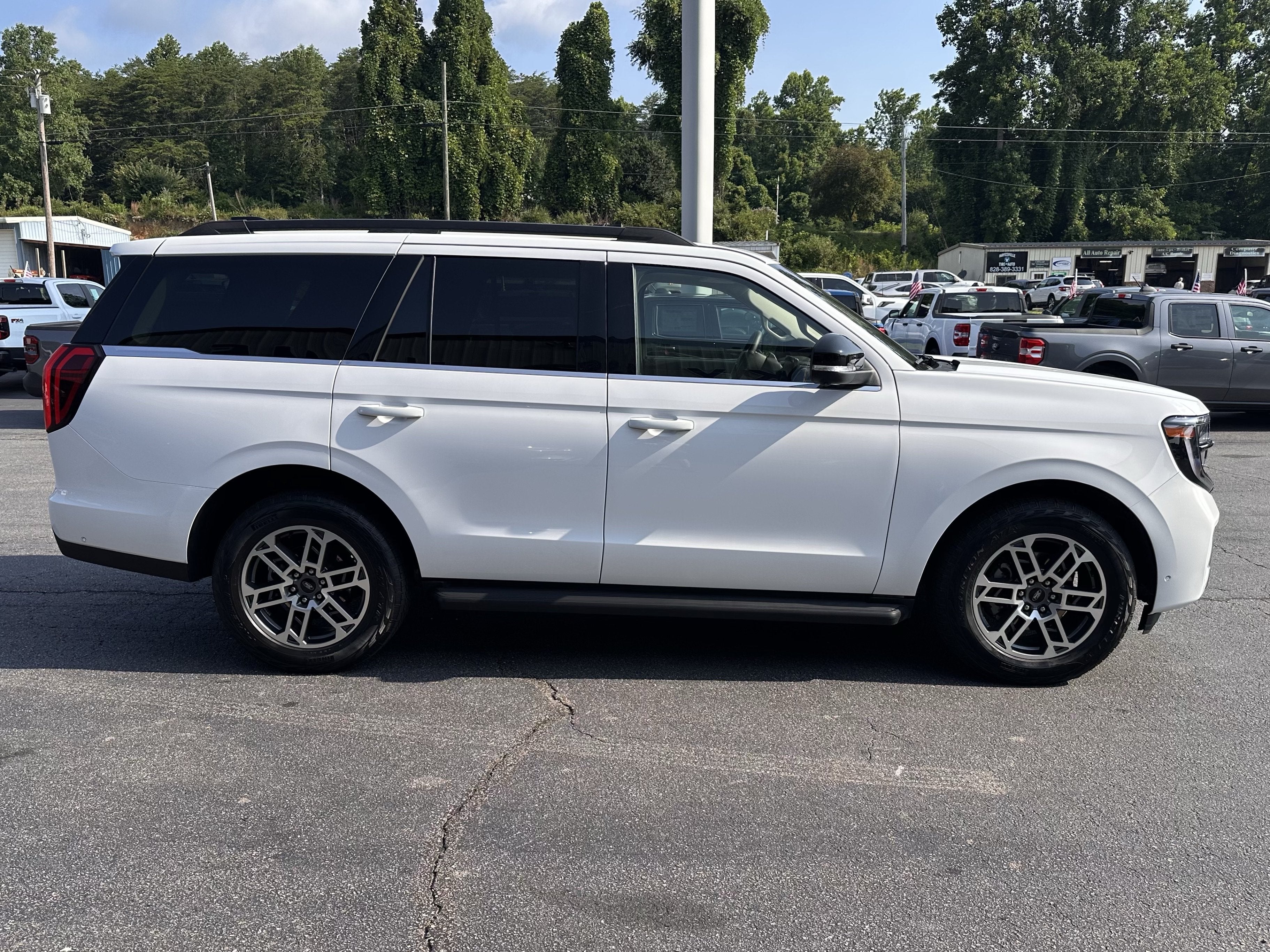 2025 Ford Expedition Active