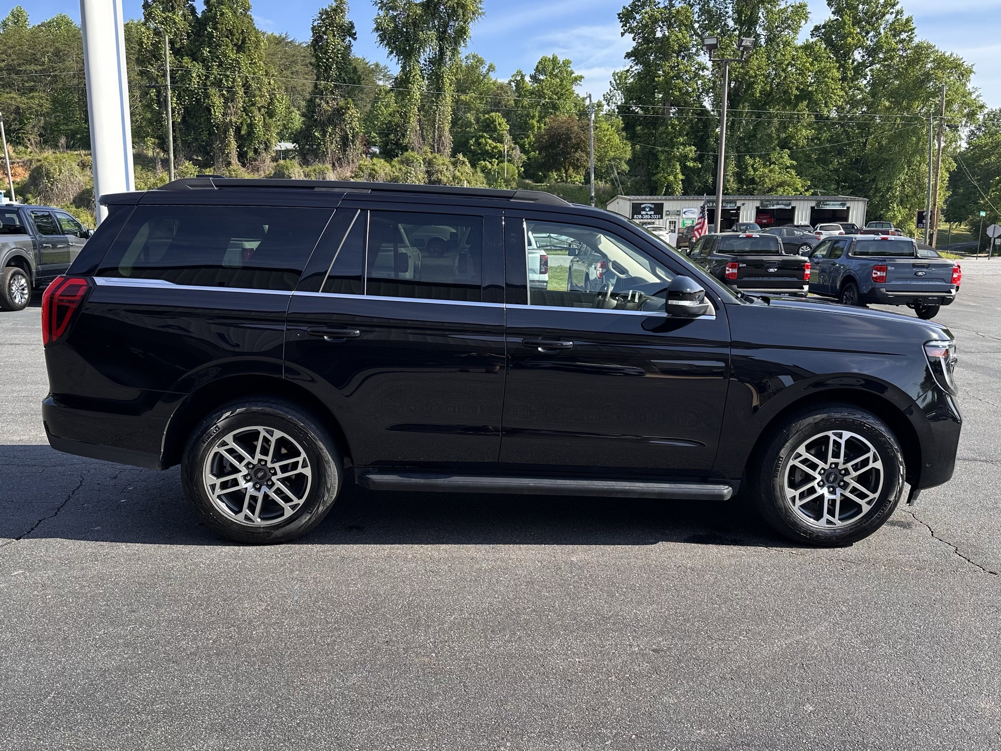 2025 Ford Expedition Active