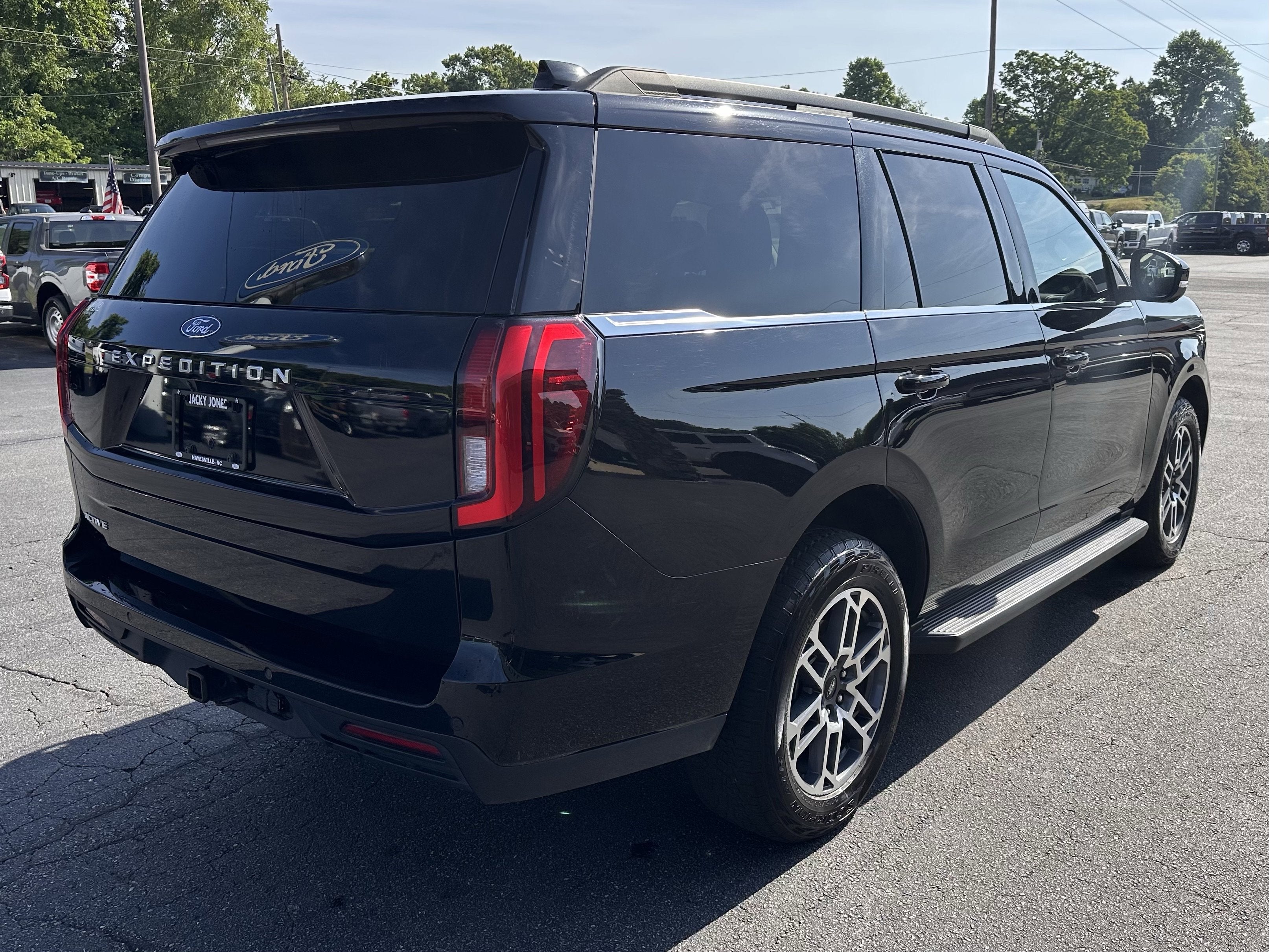 2025 Ford Expedition Active