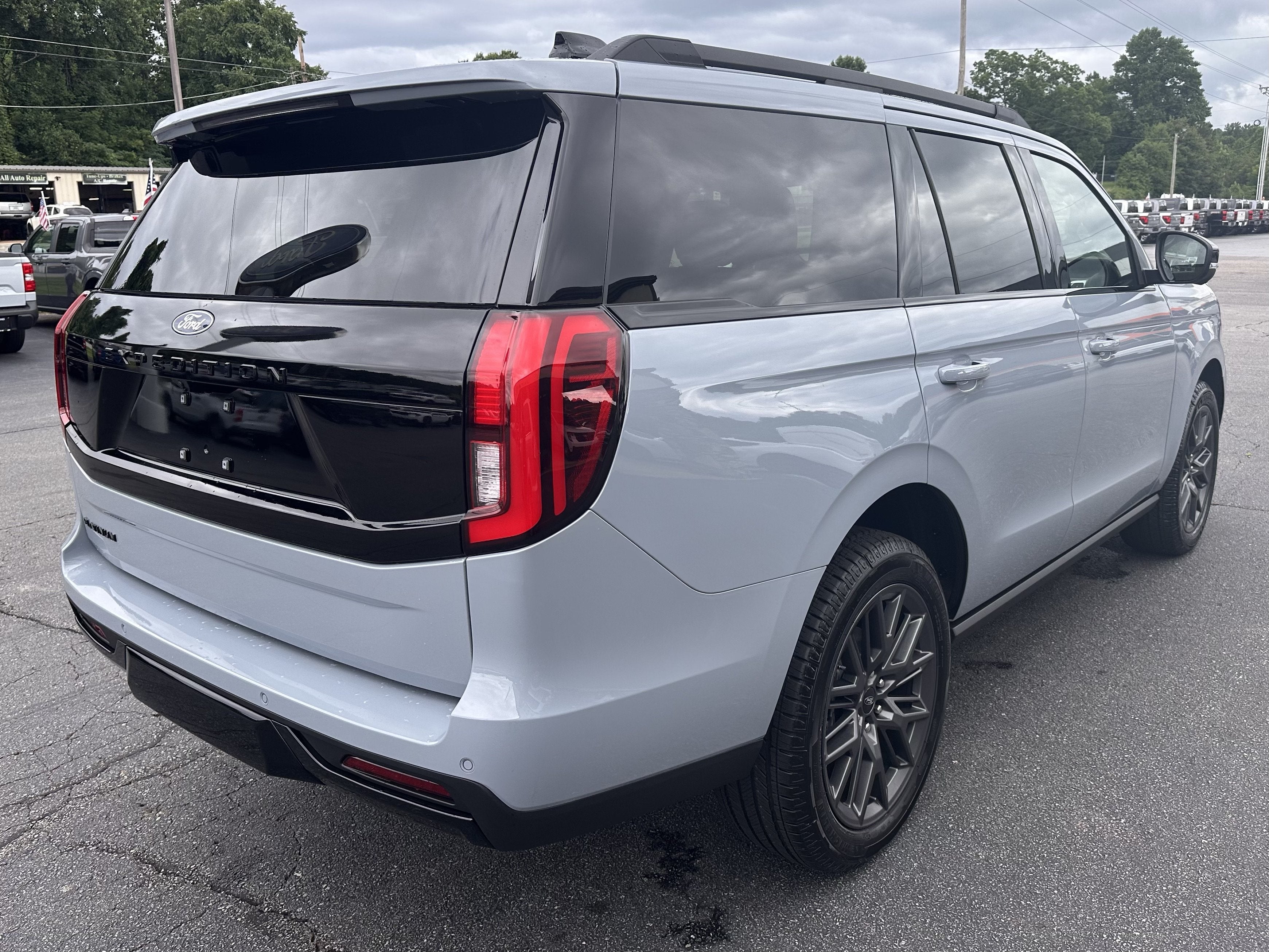 2027 Ford Expedition Platinum