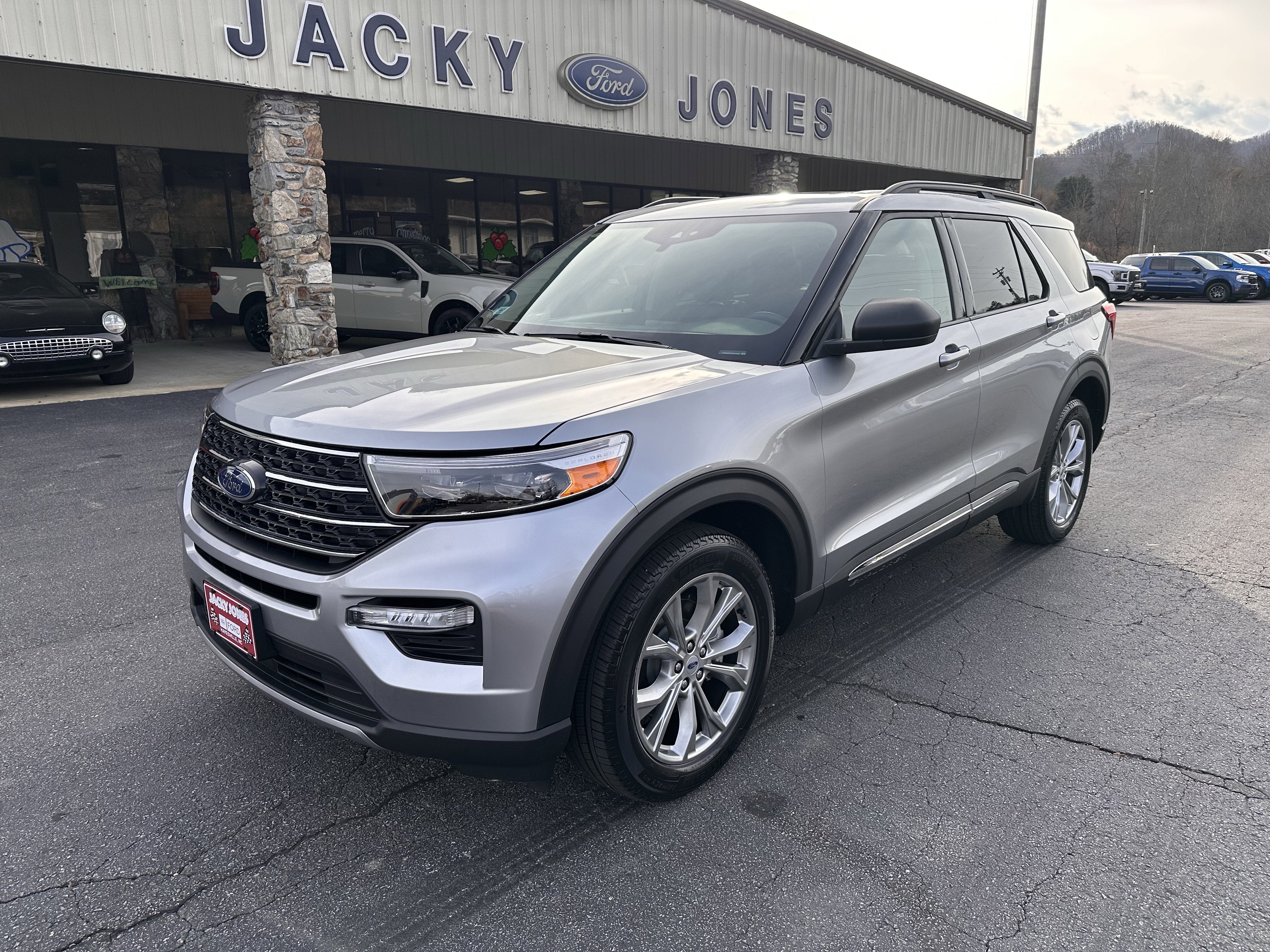 2024 Ford Explorer XLT